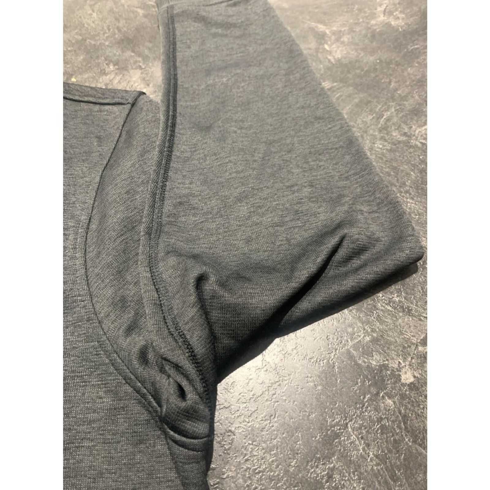 Under Armour Under Armour Mens XL Gray Heathered HeatGear 1/4 Zip Pullover Sweater Golf Preppy Microfiber Size US XL / EU 56 / 4 - 2 Thumbnail