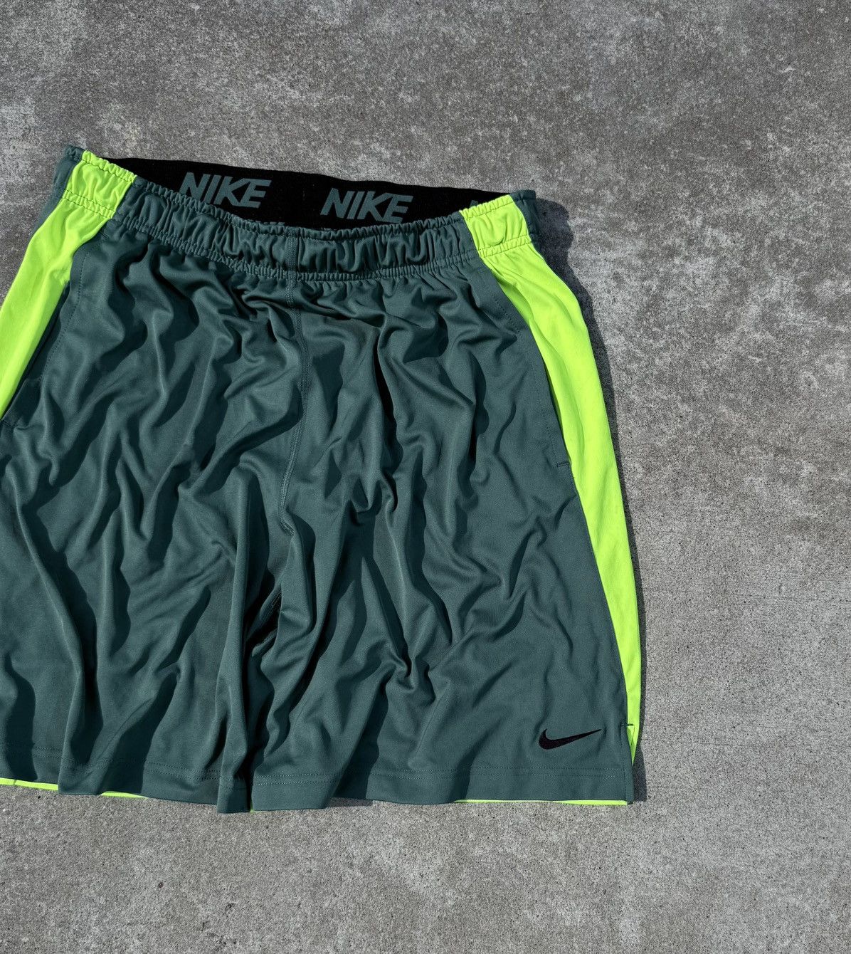 Other Vintage Nike y2k wide buggy streetwear oversize track shorts Size US 34 / EU 50 - 7 Thumbnail