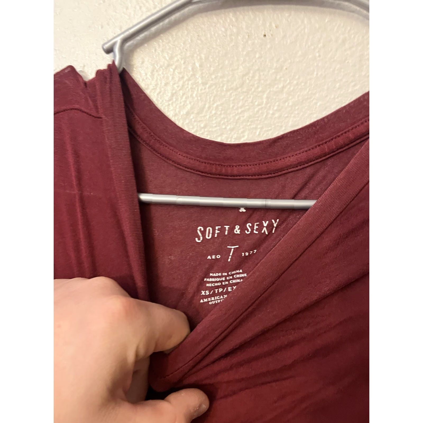 American Eagle Outfitters American Eagle Soft & Sexy Crew Neck Red Solid Short Sleeve T-Shirt XS Girls Womens Teen? Size XS / US 0-2 / IT 36-38 - 2 Thumbnail