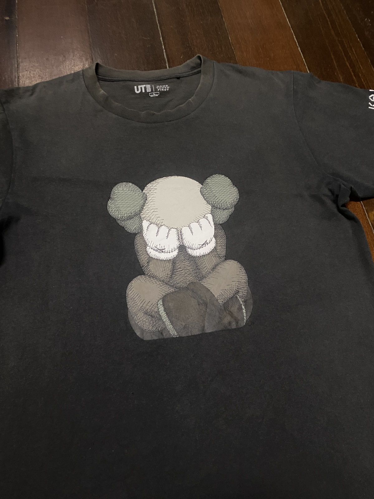 Hypebeast × Kaws FIRE 🔥🔥 UNIQLO X KAWS TOKYO FIRST SAD DESIGN Size US L / EU 52-54 / 3 - 5 Thumbnail