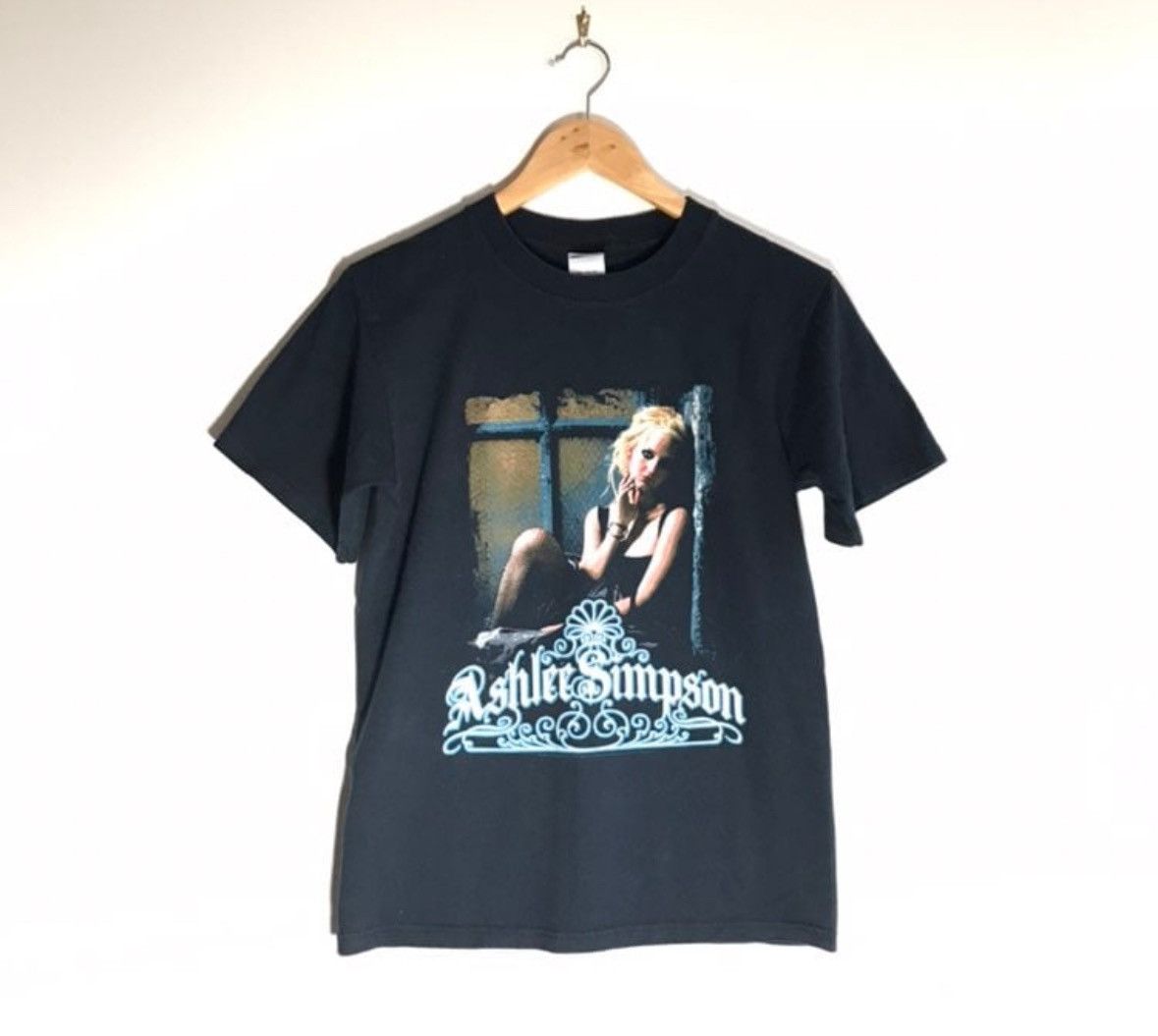 Vintage Ashlee Simpson tour shirt Size US S / EU 44-46 / 1 - 1 Thumbnail