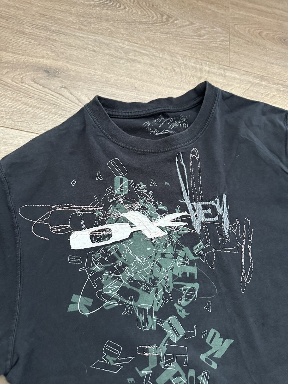 Oakley 🔥VINTAGE OAKLEY EMBROIDERED LOGO FADED T-SHIRT🔥 Size US M / EU 48-50 / 2 - 2 Thumbnail