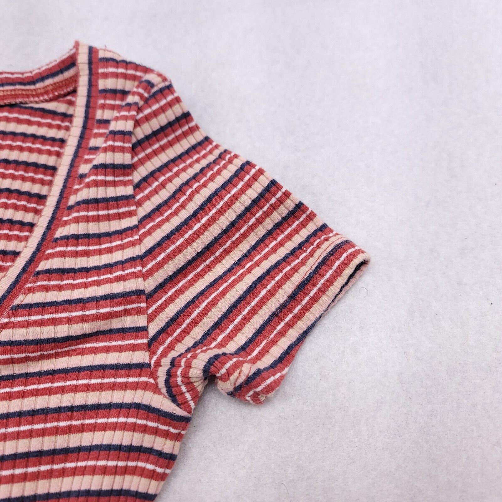 Hollister Hollister Short Sleeve Shirt Women Size XS Red White Striped Size XS / US 0-2 / IT 36-38 - 5 Thumbnail