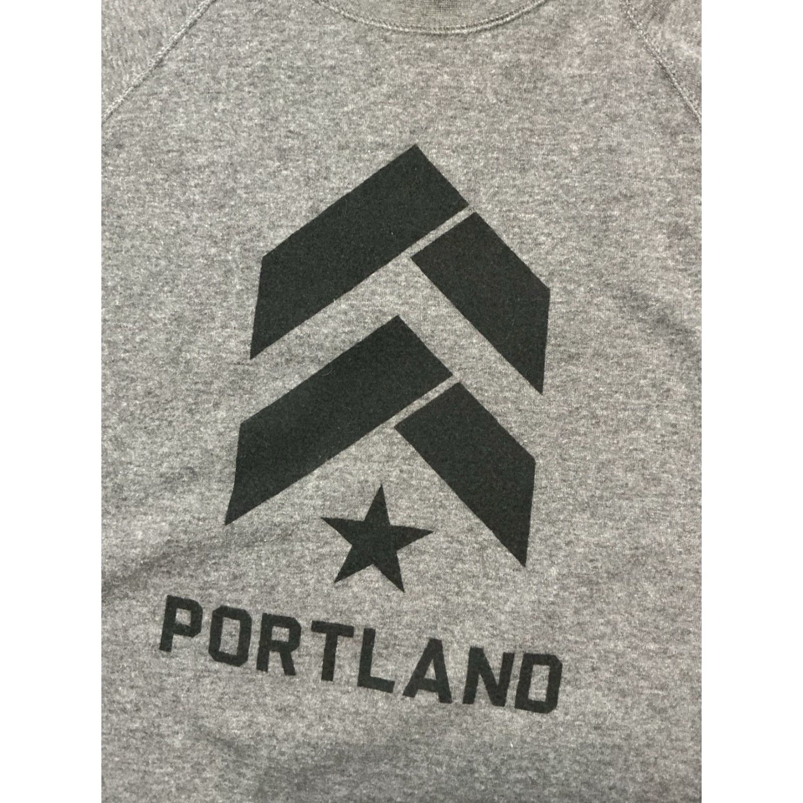 Vintage VINTAGE Barry’s Bootcamp Portland Gym Fitness Logo Gray Fleece Crewneck Sweatshirt Sz. L Mens Pullover 50 Chest 29 Length Size US L / EU 52-54 / 3 - 5 Thumbnail