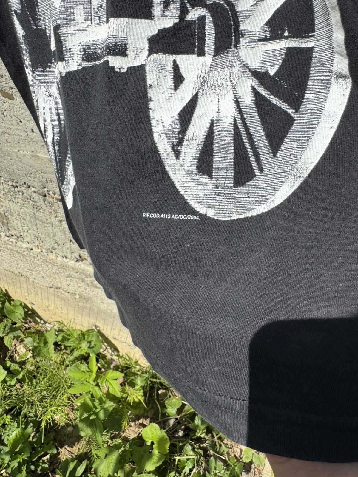 Vintage Vintage AC/DC 2004 Crewneck Black Tee Size US XL / EU 56 / 4 - 3 Thumbnail