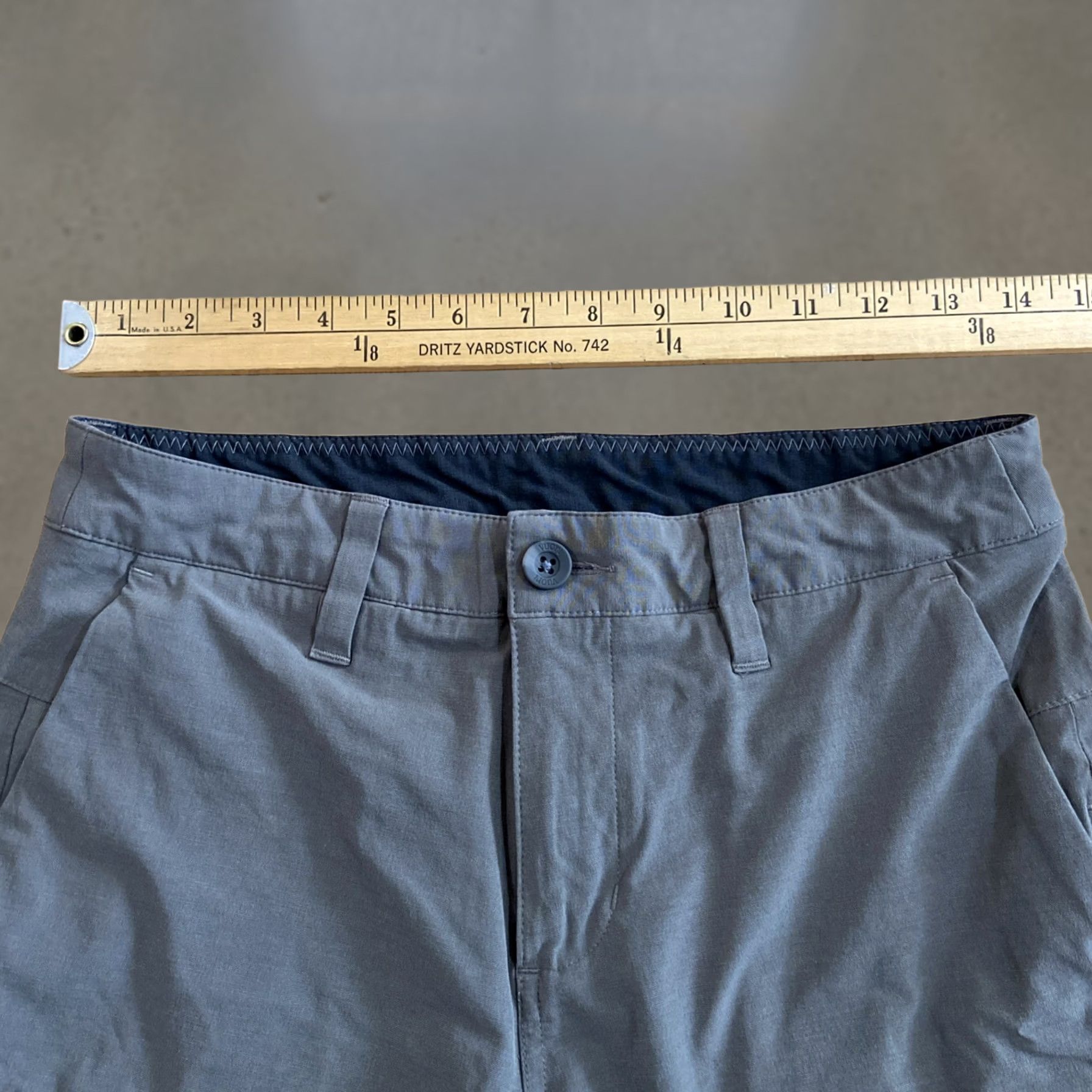 Vuori Vuori Shorts Mens 28 Gray Performance Golf Chino Stretch 8in Inseam Regular Front Flat Front Casual Chino Preppy Golf Sports Outdoor Beach City Love Size US 28 / EU 44 - 1 Thumbnail