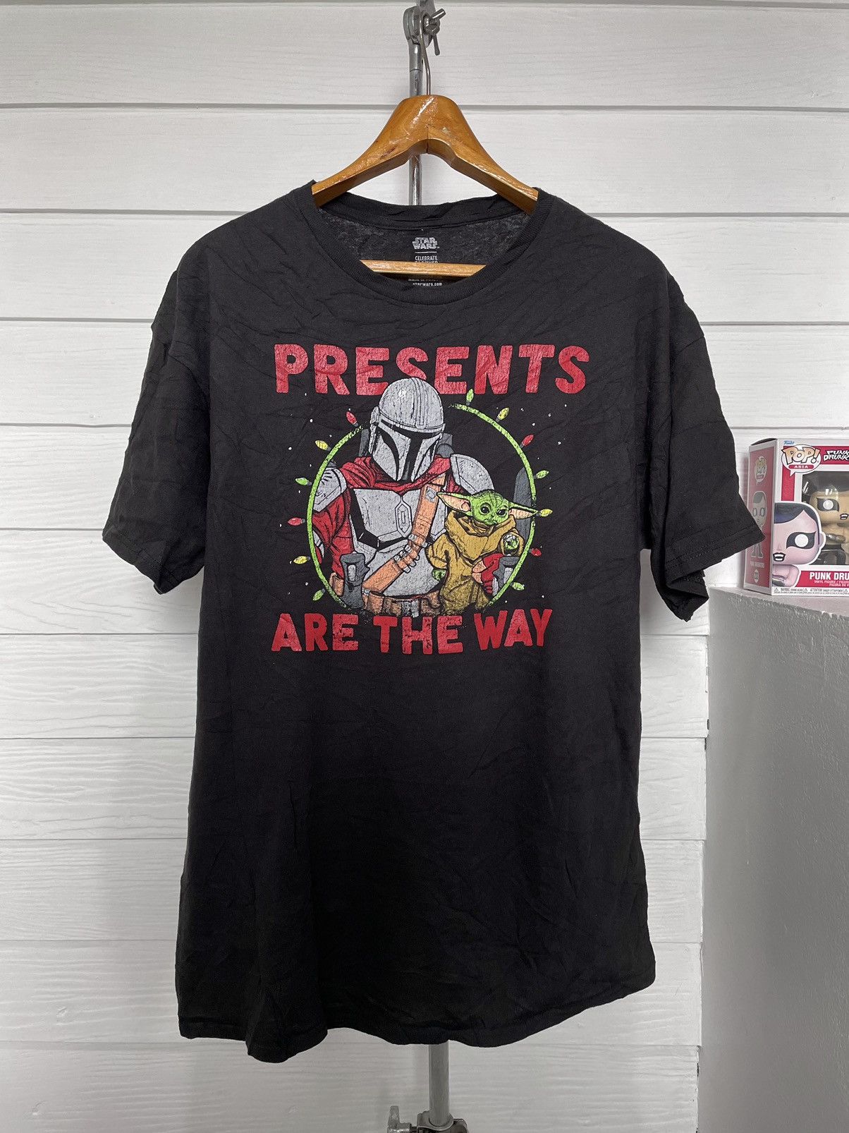 Star Wars STAR WARS THE MANDALORIAN BABY YODA PRESENTS ARE THE WAYS Size US XL / EU 56 / 4 - 1 Thumbnail