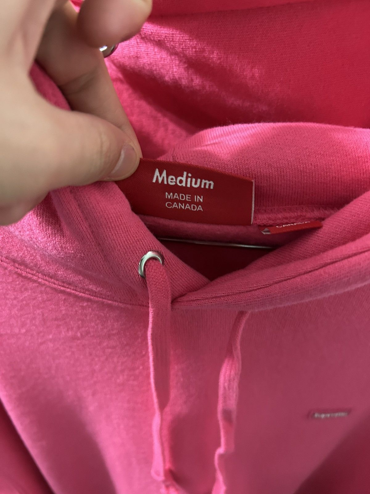 Supreme Supreme small box logo magenta hoodie size M Brand new!! Size US M / EU 48-50 / 2 - 6 Thumbnail