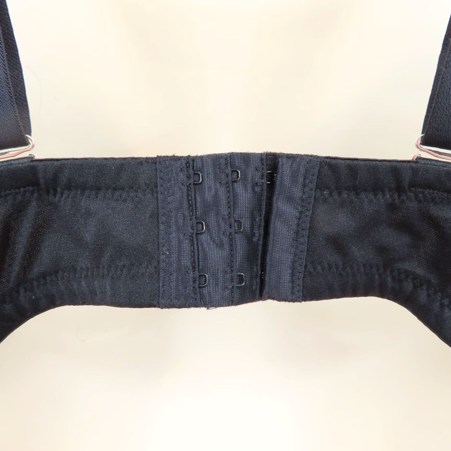 Vintage Fredericks of Hollywood Bra Black White Satin Lace Tuxedo Style Underwire 36F Push Up Bra Women's Size ONE SIZE - 6 Thumbnail