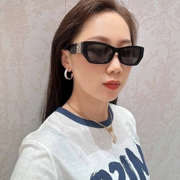 Dior Dior MISSDIOR S1F 35A0 Sunglasses Red Square Frame Size ONE SIZE - 7 Thumbnail
