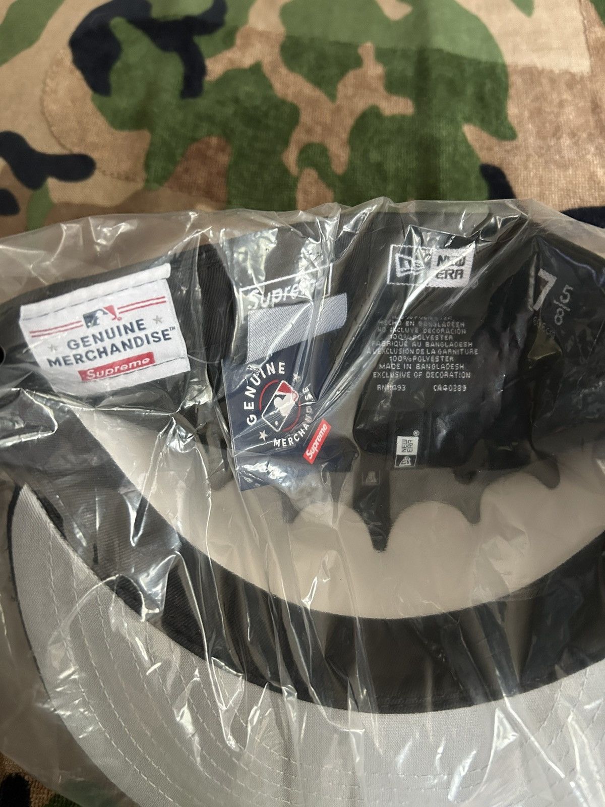MLB × New Era × Supreme Supreme MLB Teams Box Logo New Era Chicago White Sox 7 5/8 Size ONE SIZE - 11 Thumbnail