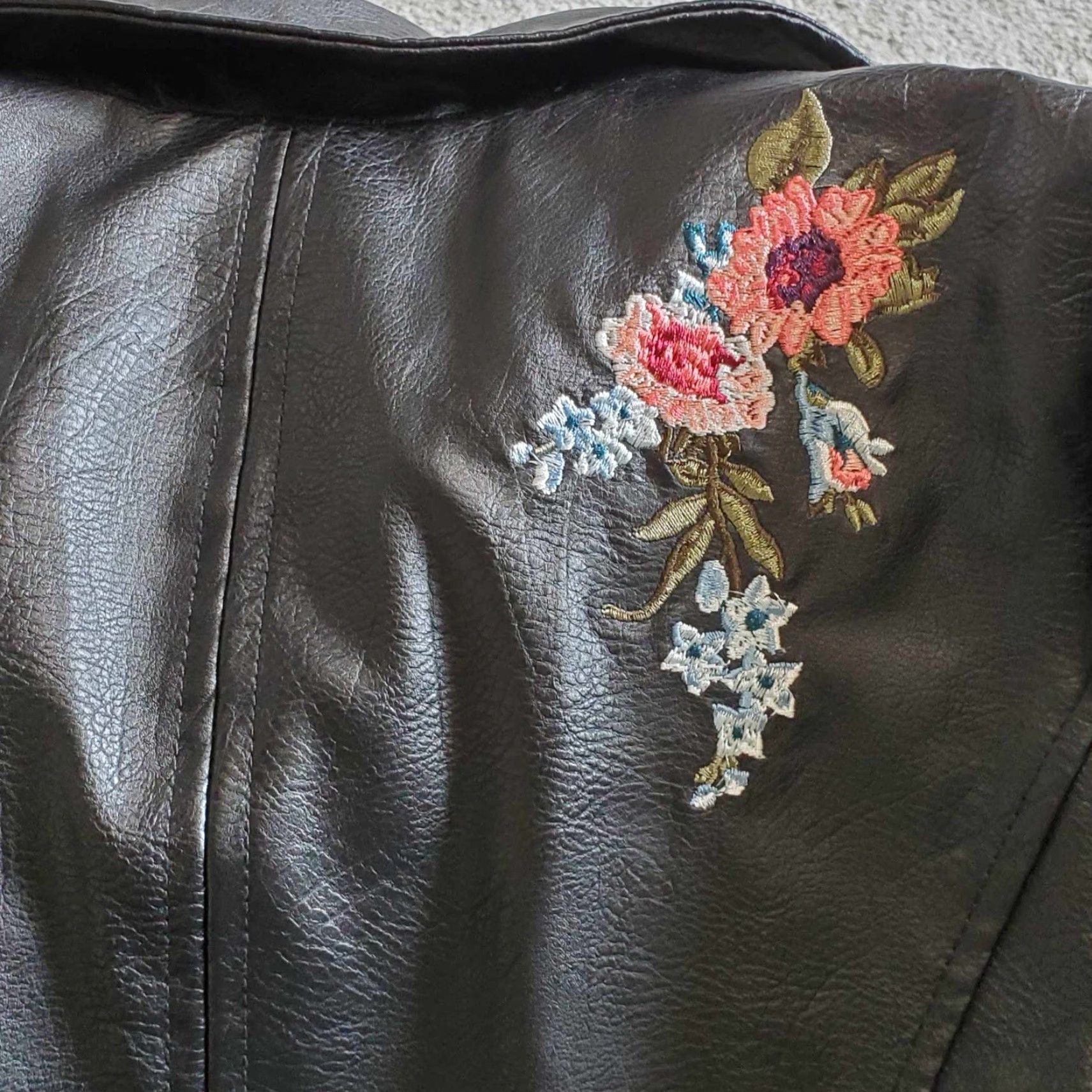Vintage VINTAGE Aéropostale Jacket Womens Small S Embroidered Flowers Faux Leather Black Cotton Blend Size S / US 4 / IT 40 - 6 Thumbnail