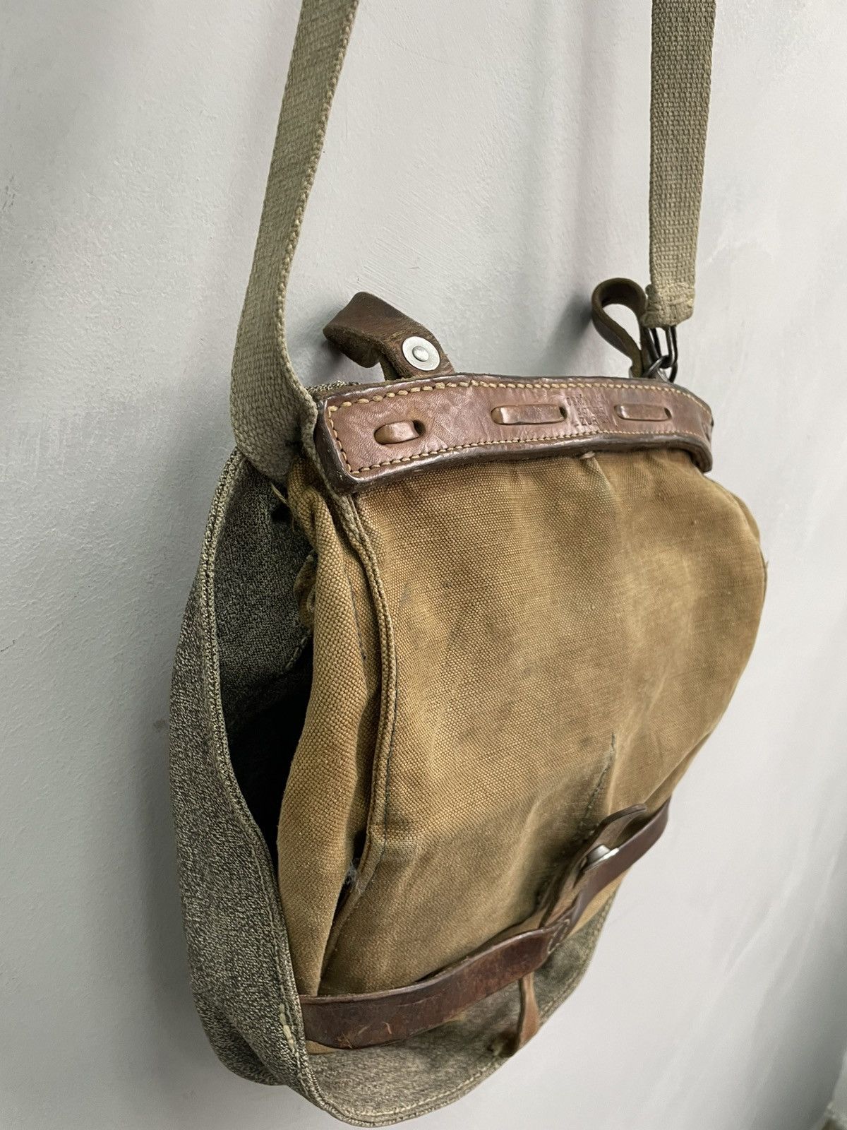 Japanese Brand × Vintage VINTAGE JAPAN 70s SWISS MILITARY MESSENGER BAG HEAVY Size ONE SIZE - 6 Thumbnail