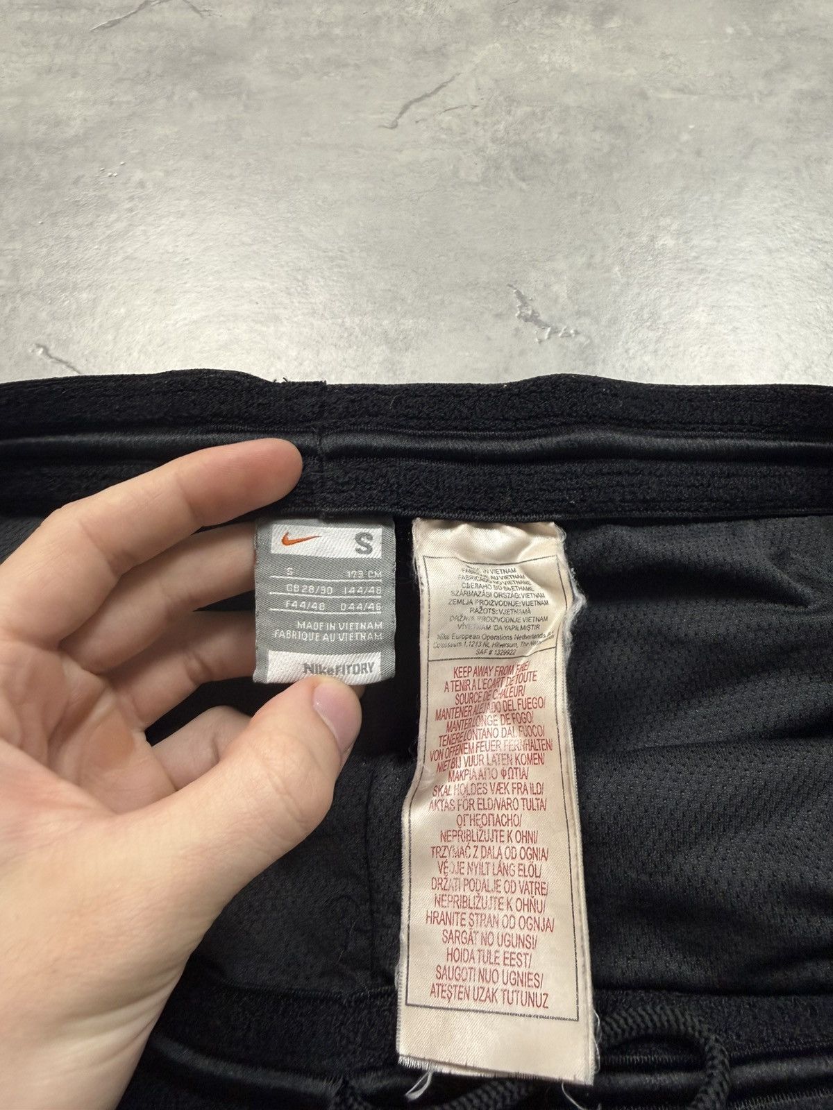 Nike Nike Vintage Shorts Size US 31 - 7 Thumbnail