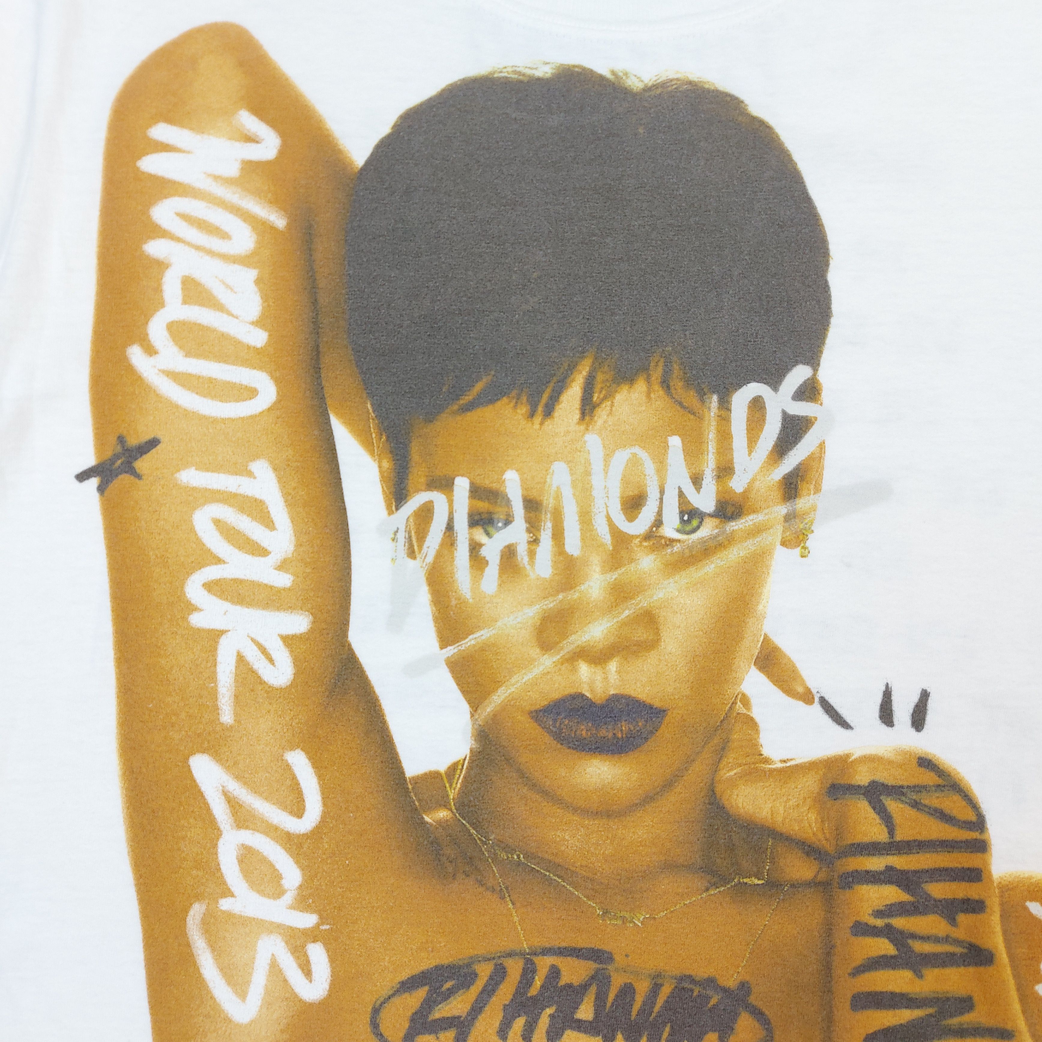 Band Tees Authentic 2013 Rihanna Diamonds World Tour Double-Sided TEE Size US S / EU 44-46 / 1 - 4 Thumbnail
