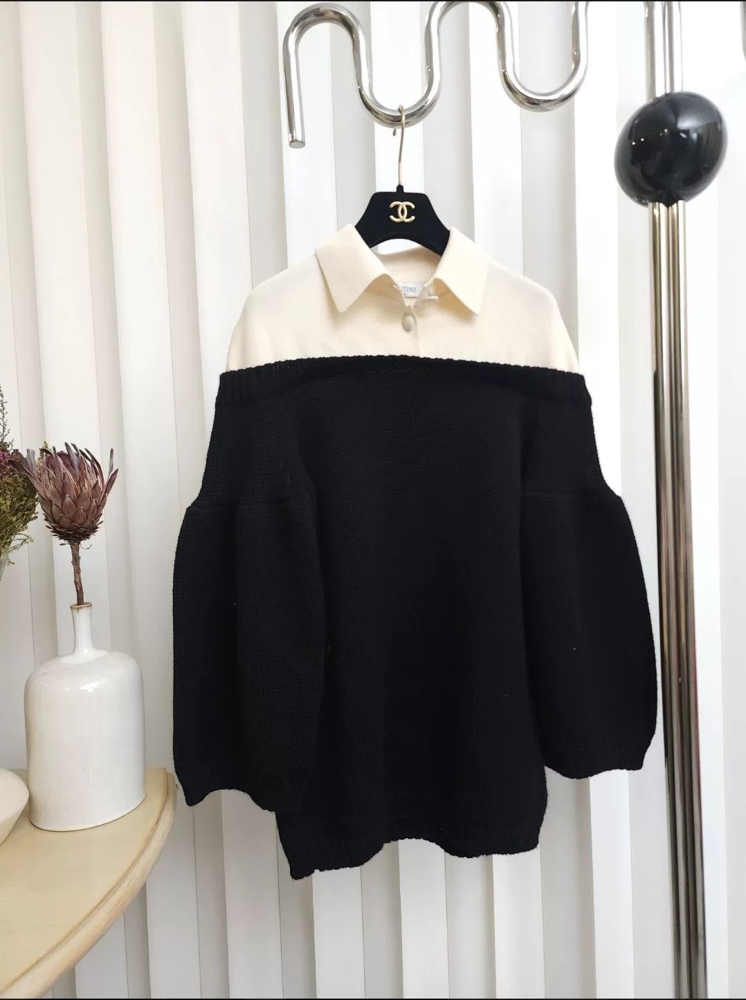 Valentino valentino off-shoulder sweater with collar Size US L / EU 52-54 / 3 - 1 Thumbnail
