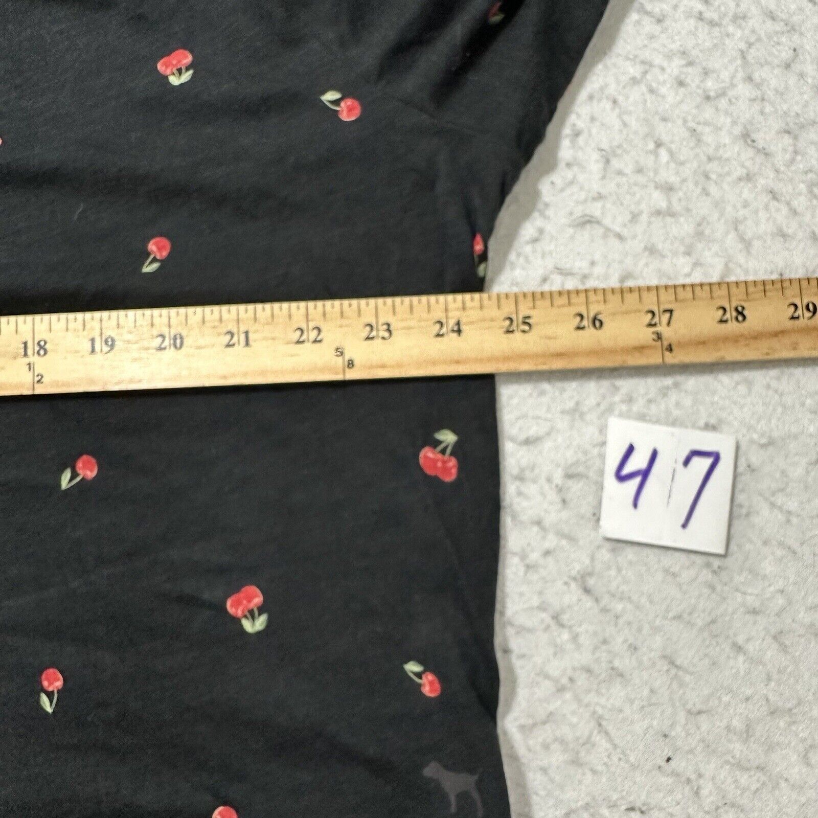 Victoria's Secret Victoria's Secret PINK Large Cherry Crop Top T Shirt Black Size L / US 10 / IT 46 - 8 Thumbnail