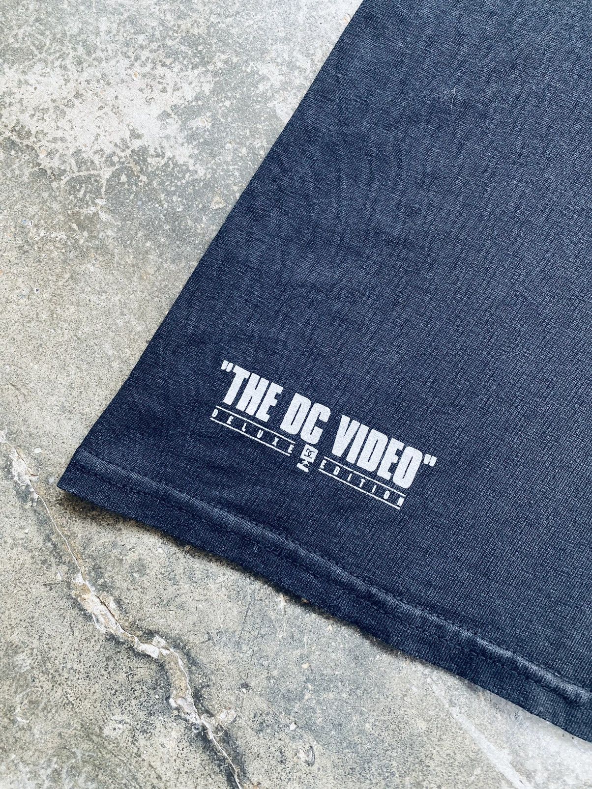 DC Vintage 2003 The Dc Video Big Black Skateboards Tees Size US L / EU 52-54 / 3 - 3 Thumbnail