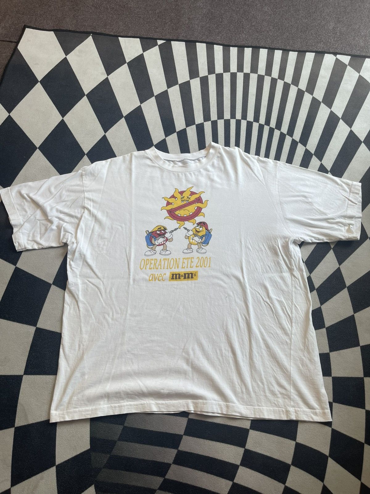 Vintage Vintage 2001 M&M's 'Operation Ete' Summer French Promo Tee Size US XL / EU 56 / 4 - 2 Thumbnail