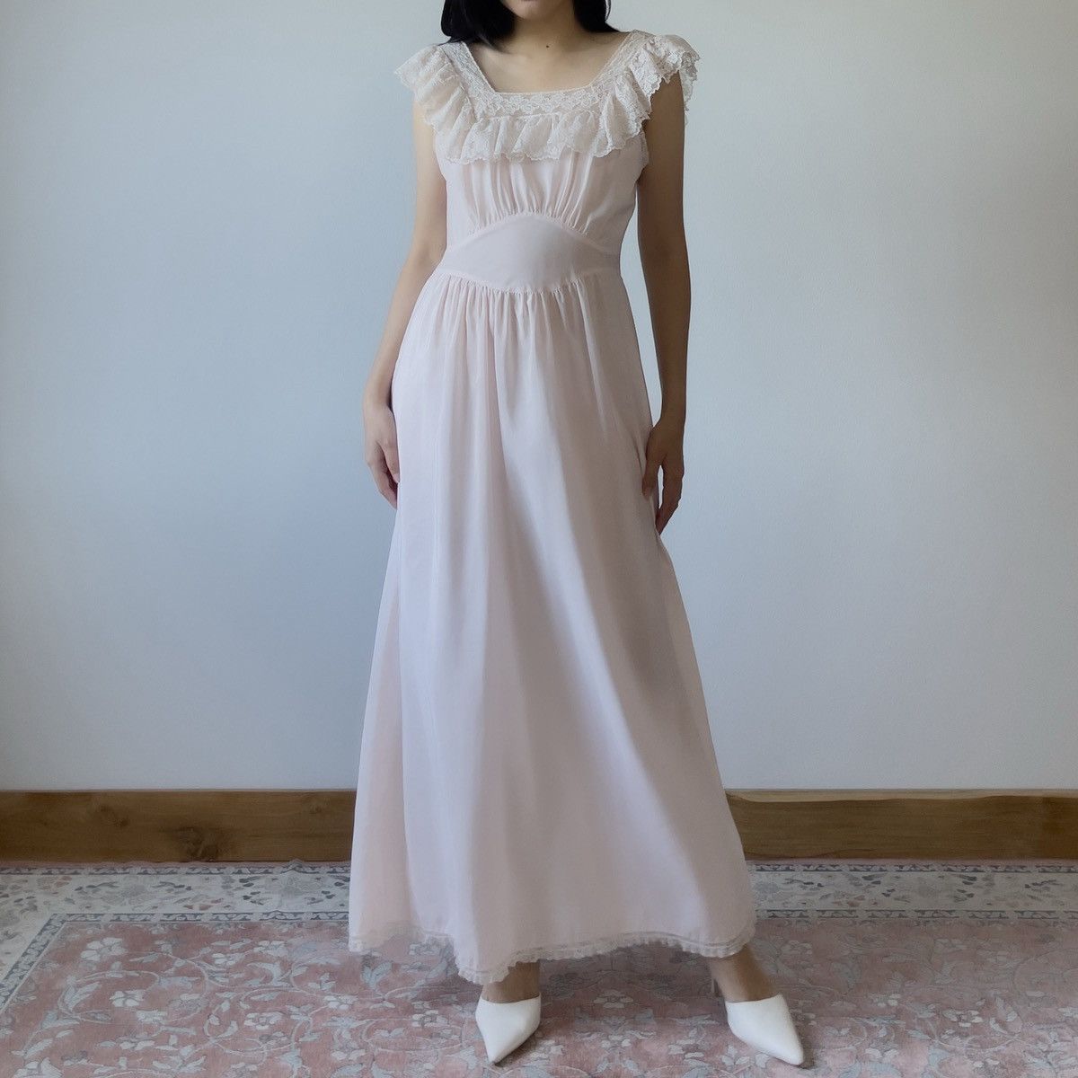 Vintage Vintage 1970s Pale Pink Ruffle Lace Nightgown (M) Size M / US 6-8 / IT 42-44 - 2 Thumbnail