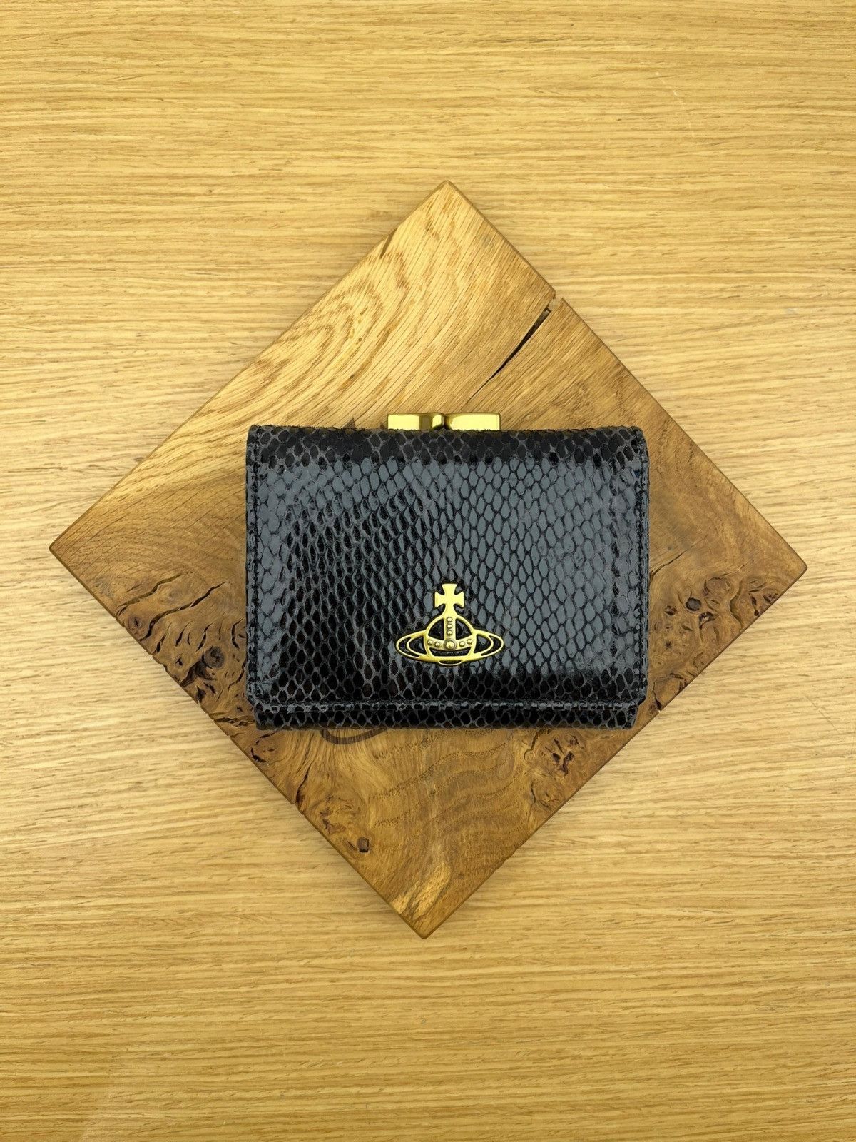 Vivienne Westwood o1f1d3z0825 Size: OS / Small Frame Wallet in Black Size ONE SIZE - 1 Preview