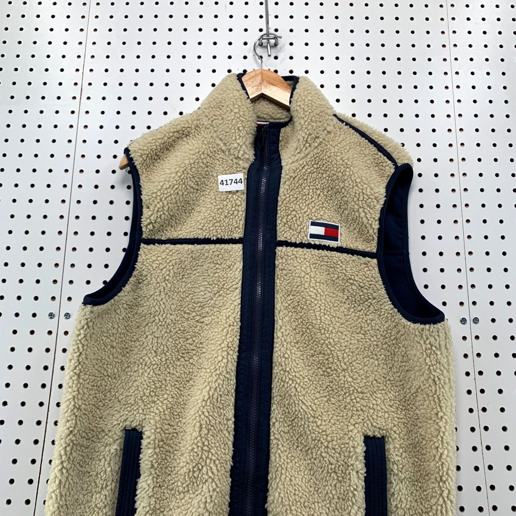 Tommy Hilfiger Tommy Hilfiger Jacket Vest Mens Large Beige Sherpa Deep Pile Sleeveless 21.5x27 Size US L / EU 52-54 / 3 - 4 Thumbnail
