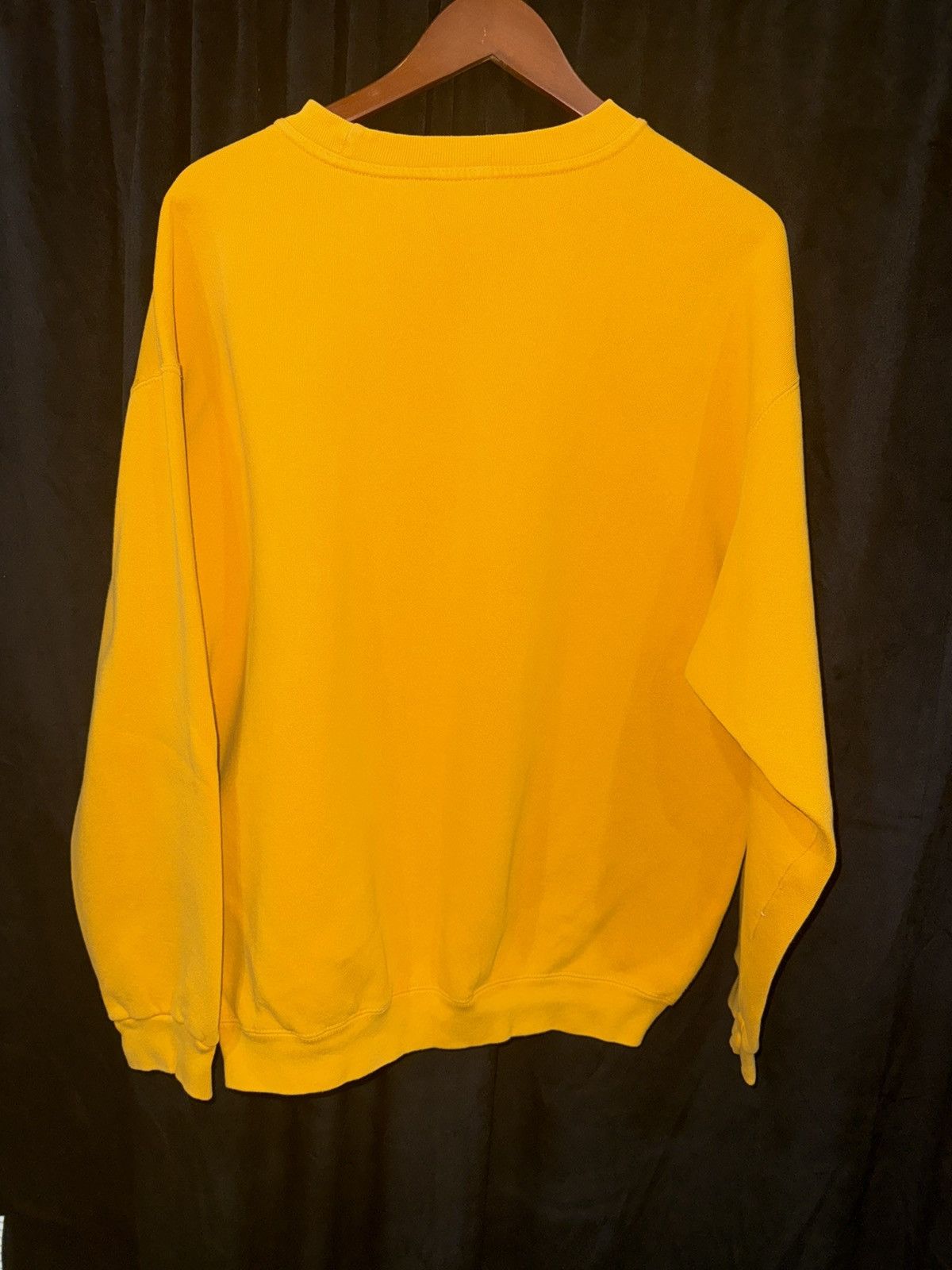 Nike Vintage Nike Yellow Crewneck Large Size US L / EU 52-54 / 3 - 6 Thumbnail