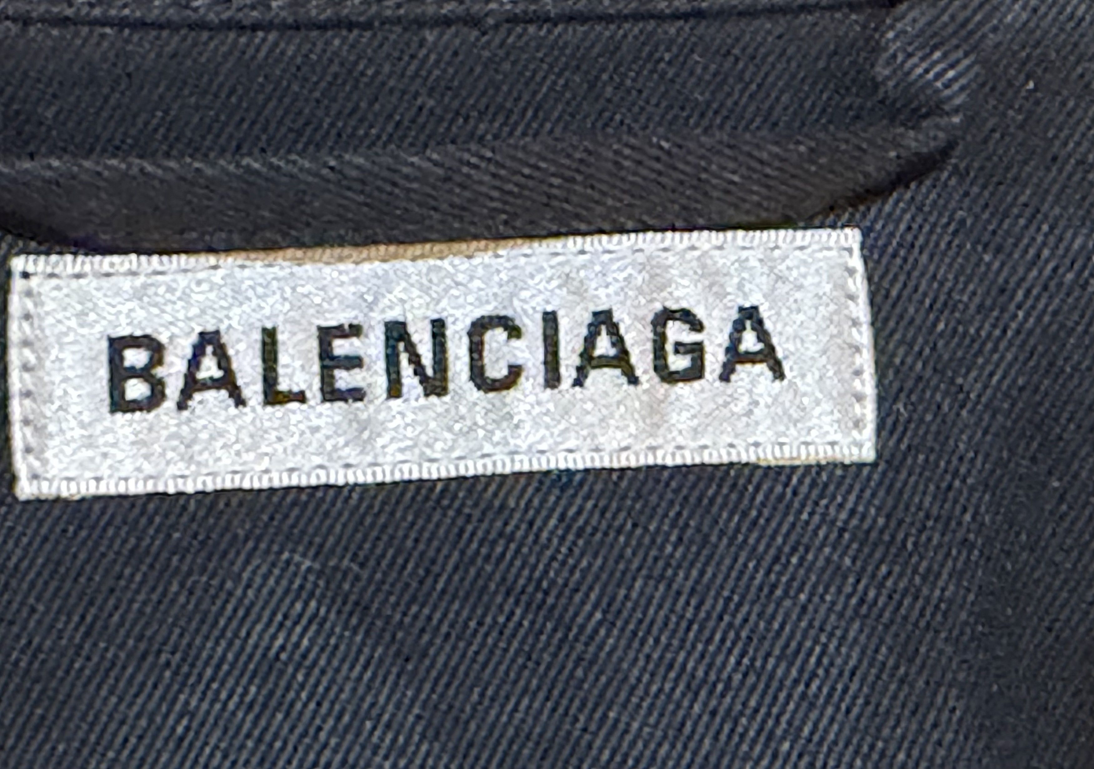 Balenciaga Balenciaga SS19 Graphic Back Button Shirt NWT FR38 Demna Size XS / US 0-2 / IT 36-38 - 10 Thumbnail