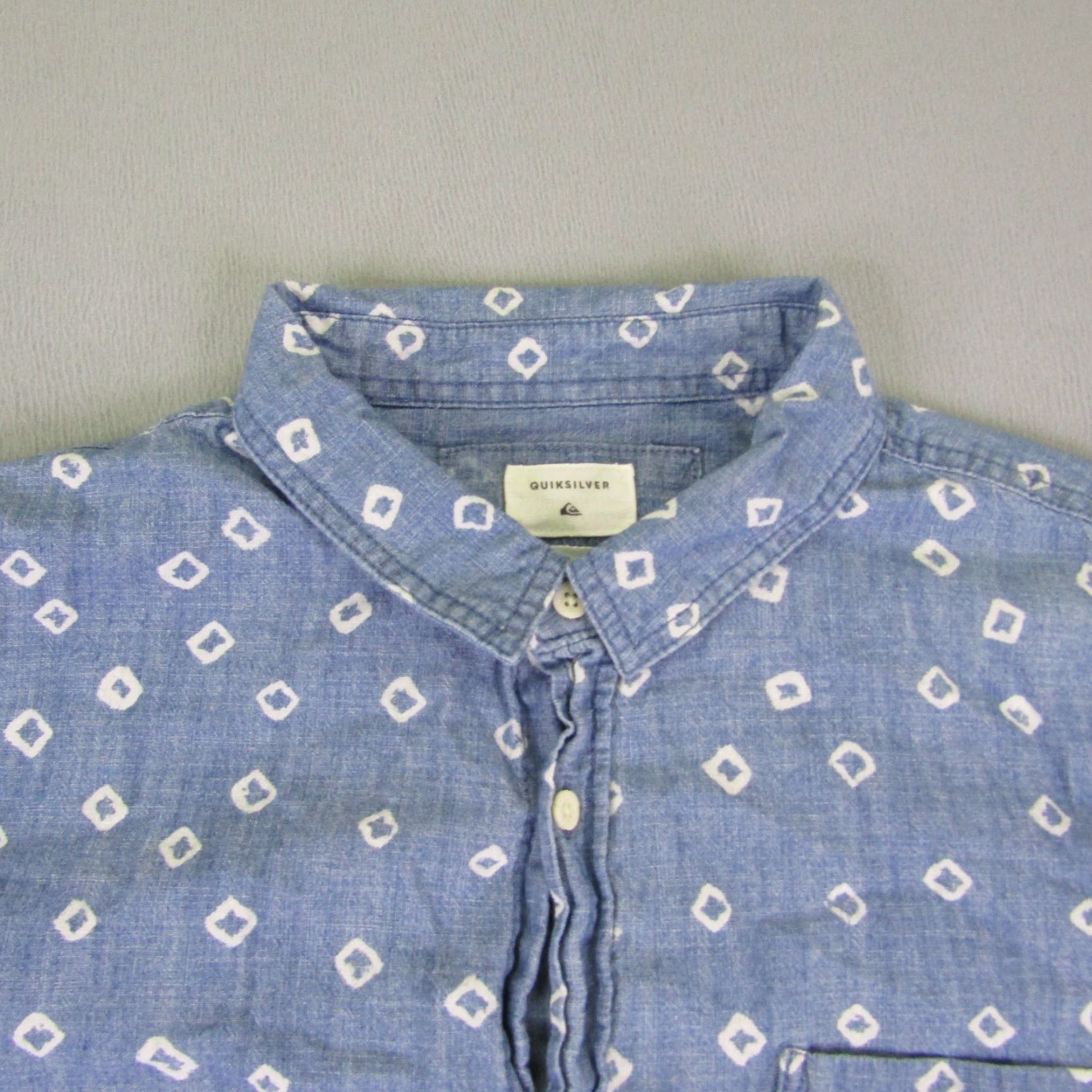 Quiksilver VINTAGE Quiksilver Shirt Mens Large Casual Button-Up Chambray Cotton Short Sleeve Blue 90s Surf Skate Size US L / EU 52-54 / 3 - 2 Thumbnail