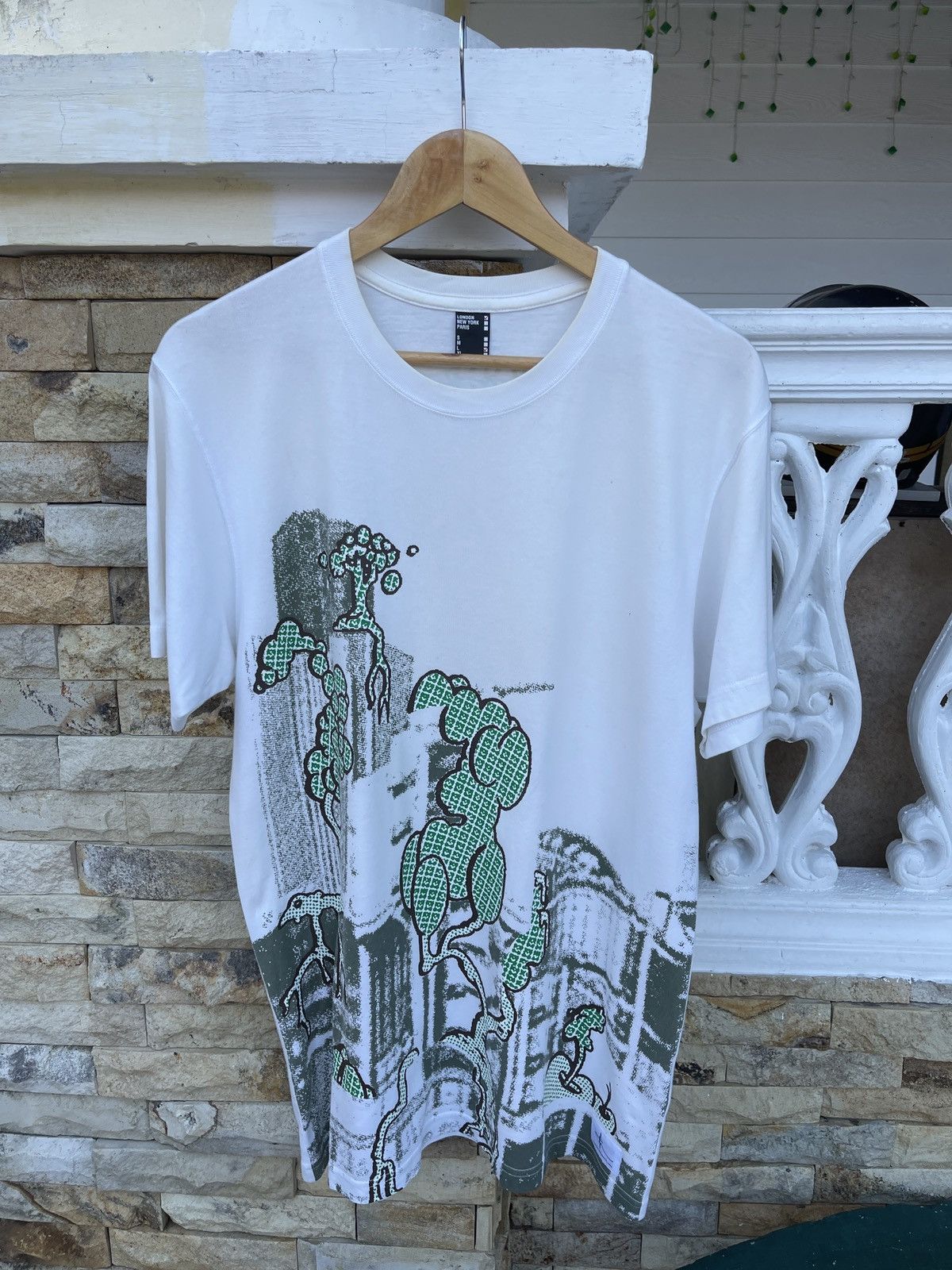 Arts & Science Last Drop🔥Rare🔥Japanese Uniqlo x Hardy Blechman London Tee Size US L / EU 52-54 / 3 - 1 Thumbnail