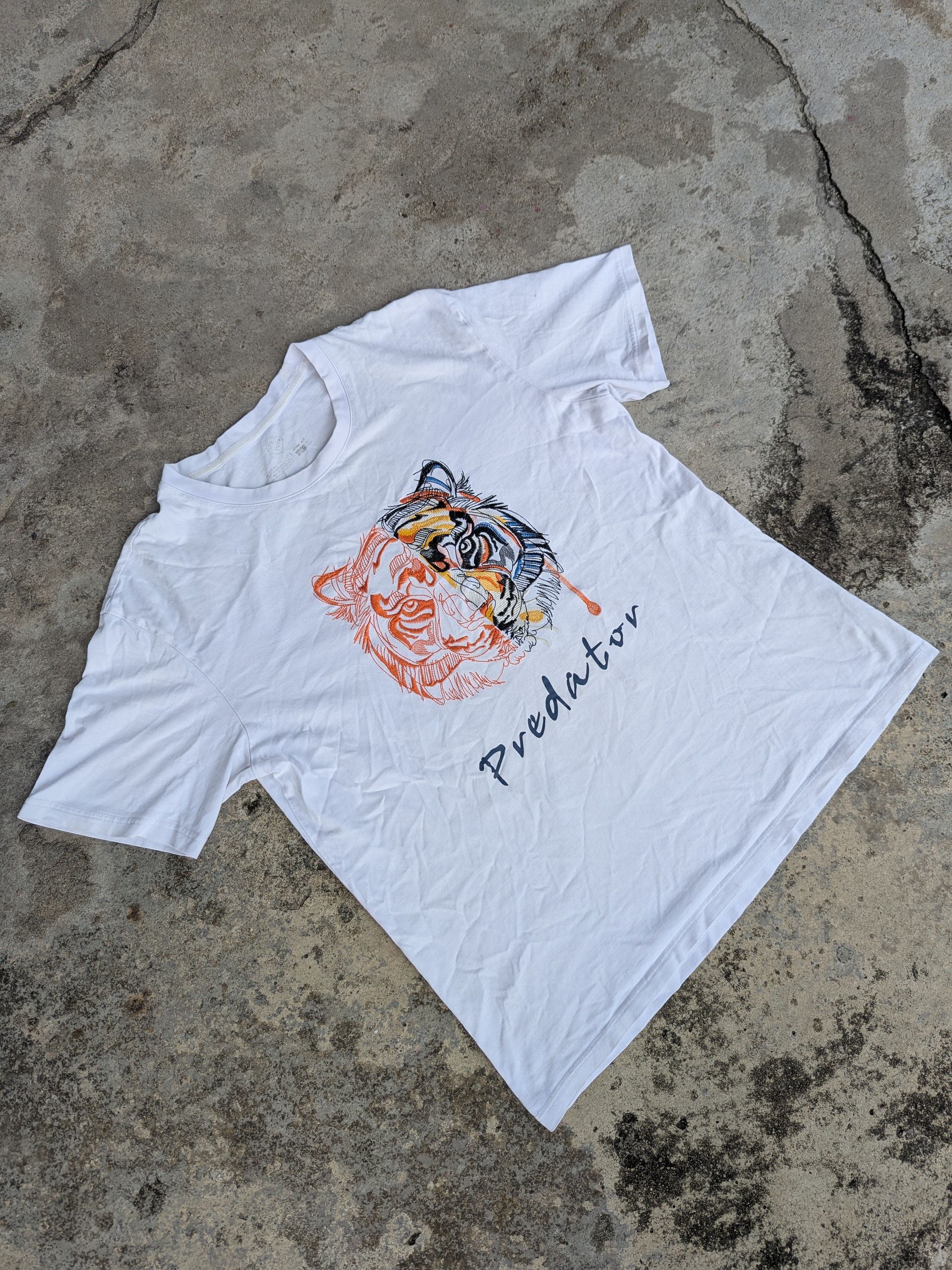 Japanese Brand Vintage Predator Tiger Embroidered T Shirt Size US M / EU 48-50 / 2 - 3 Thumbnail
