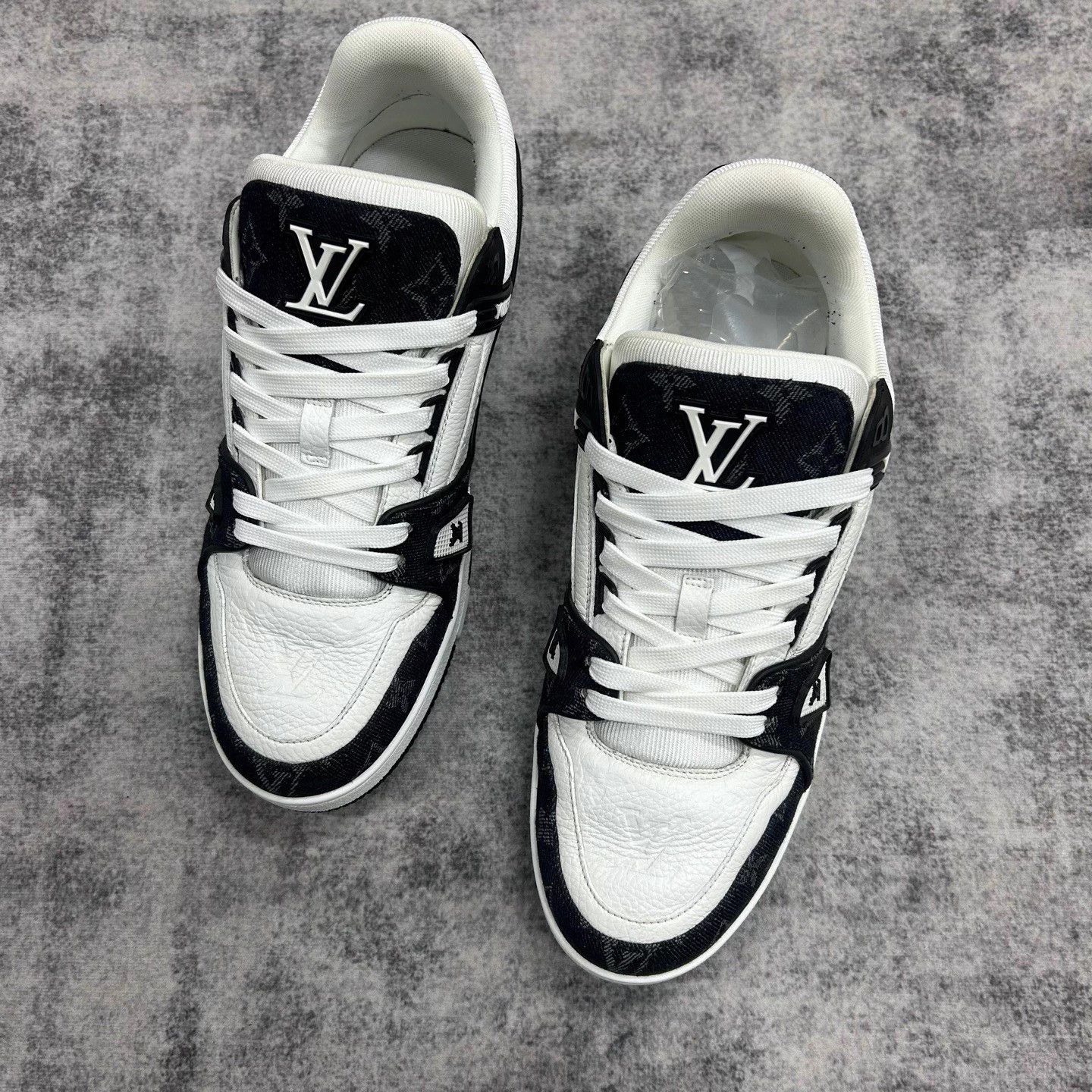 Louis Vuitton Louis Vuitton Trainer Panda Denim Sneakers 42.5 Size US 9.5 / EU 42-43 - 3 Thumbnail