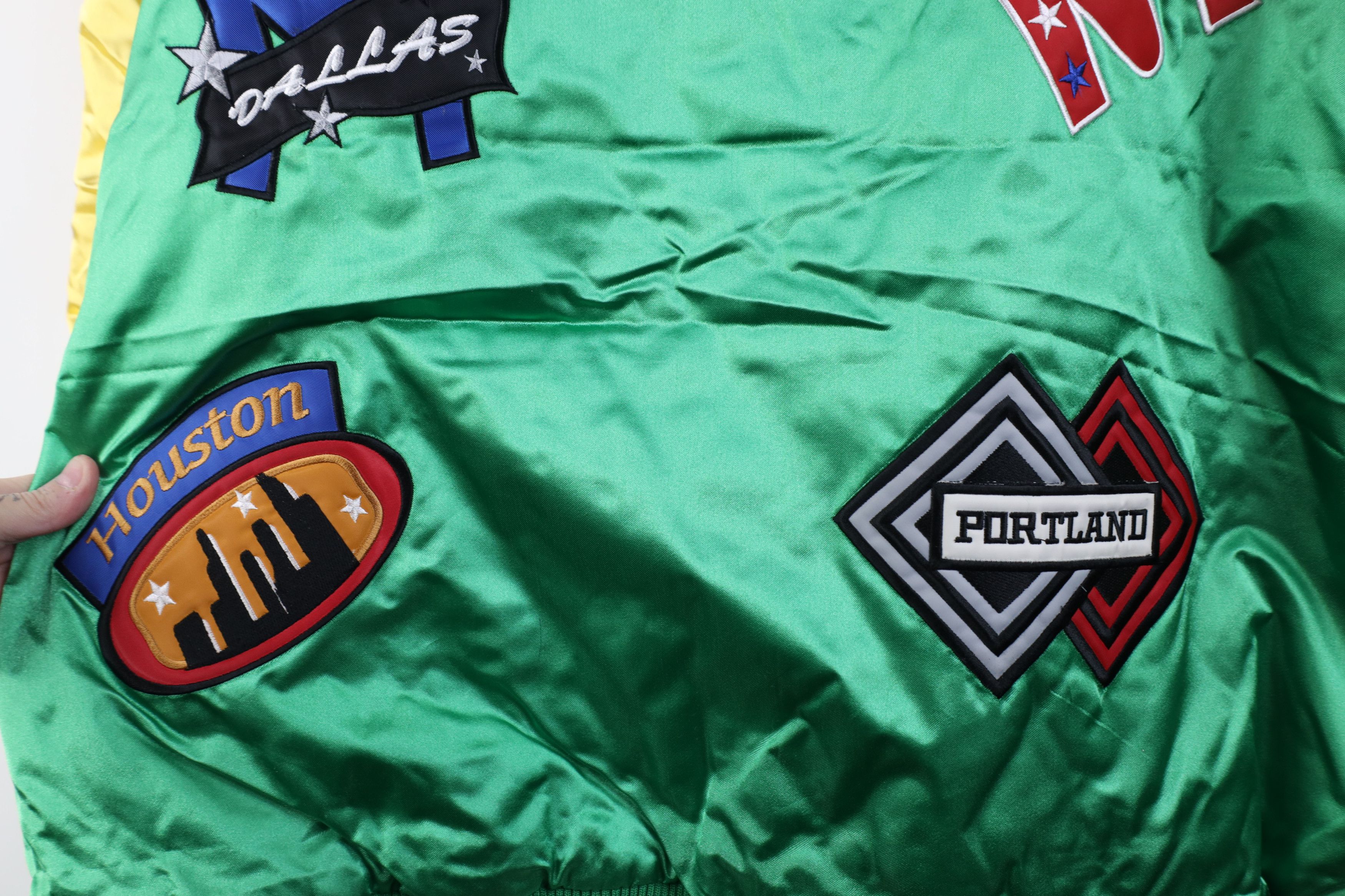 Vintage Deadstock Vintage 90s Quilted Satin Bomber Jacket Green Size US XXL / EU 58 / 5 - 14 Thumbnail