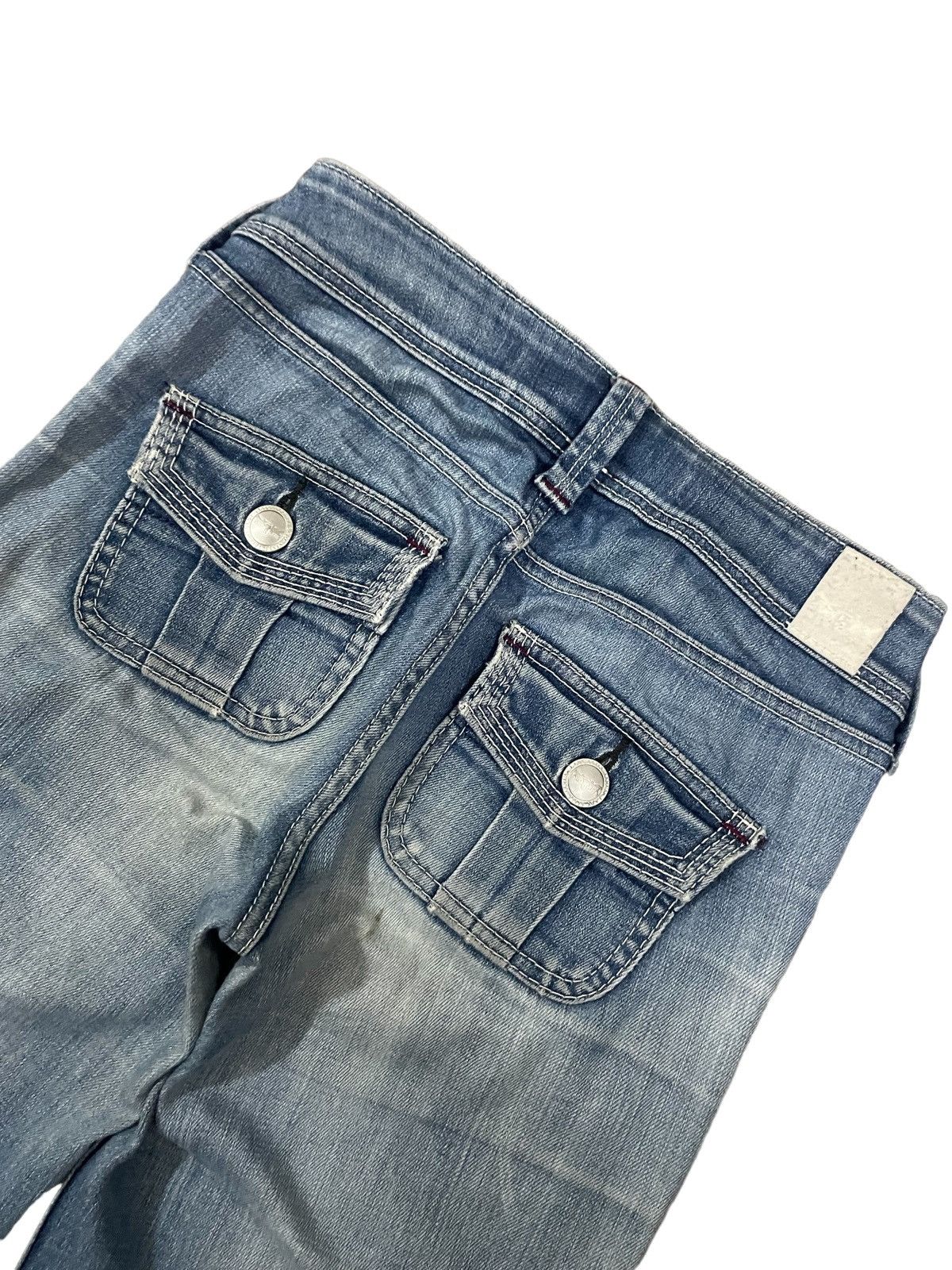 Levi's Vintage Levi’s Womenswear Low Rise Blue Wash Flare Jeans Size 25" / US 0 / IT 36 - 8 Thumbnail