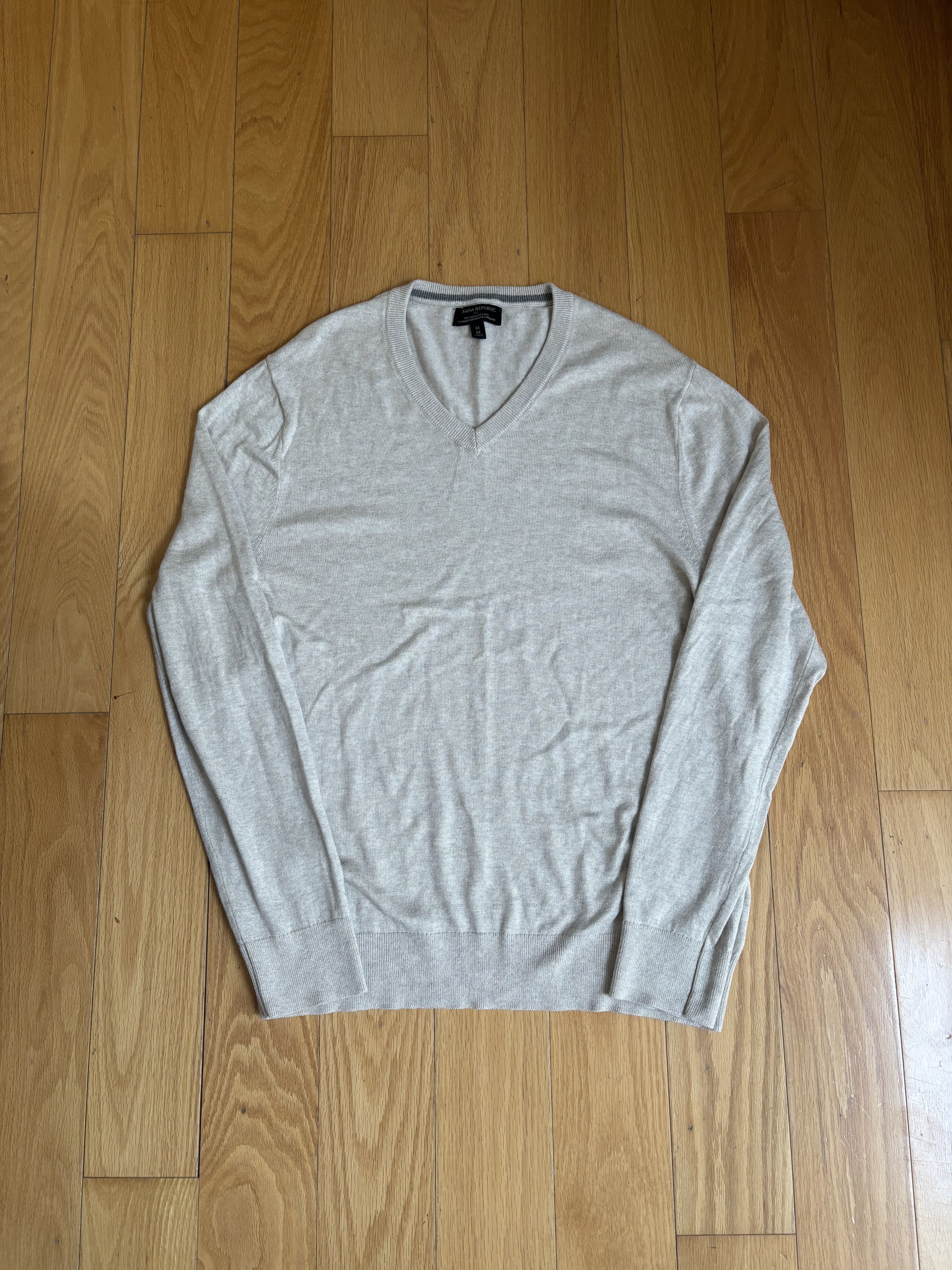 Banana Republic Banana Republic Premium Luxe Yarn V Neck Jumper M Size US M / EU 48-50 / 2 - 1 Thumbnail