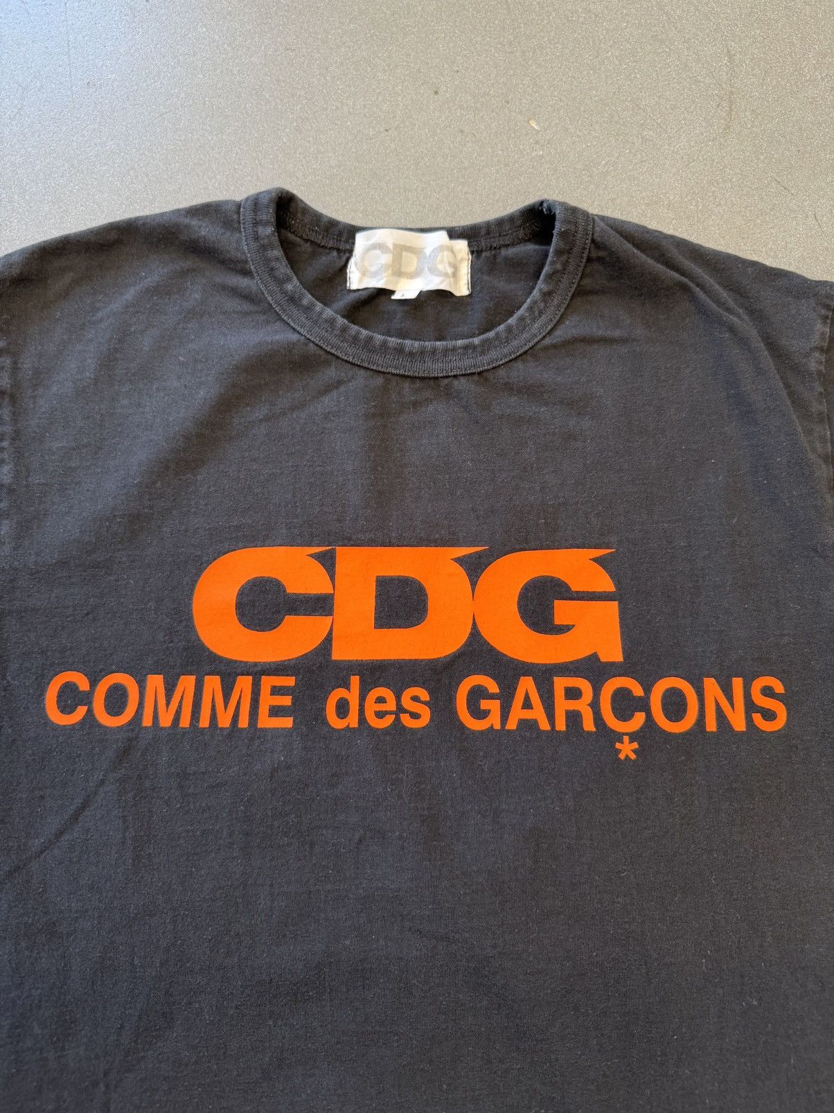 Comme des Garcons Comme Des Garçons Printed Spell-Out Logo Tee Size US L / EU 52-54 / 3 - 3 Thumbnail