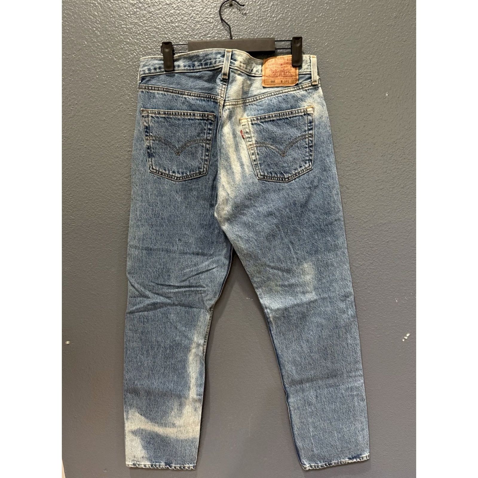 Levi's VINTAGE Levi’s 501 90’s Denim Jeans Men’s 34/32 Light Wash Sun Fade Button Fly Size US 34 / EU 50 - 3 Thumbnail