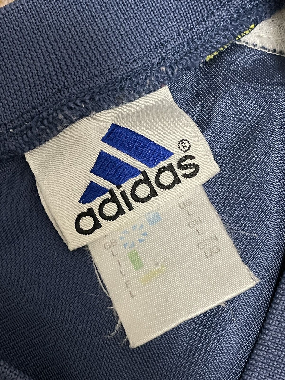 Adidas Vintage Adidas Center Logo Shorts T-Shirt Boxy Tracksuit Set Size US L / EU 52-54 / 3 - 5 Thumbnail