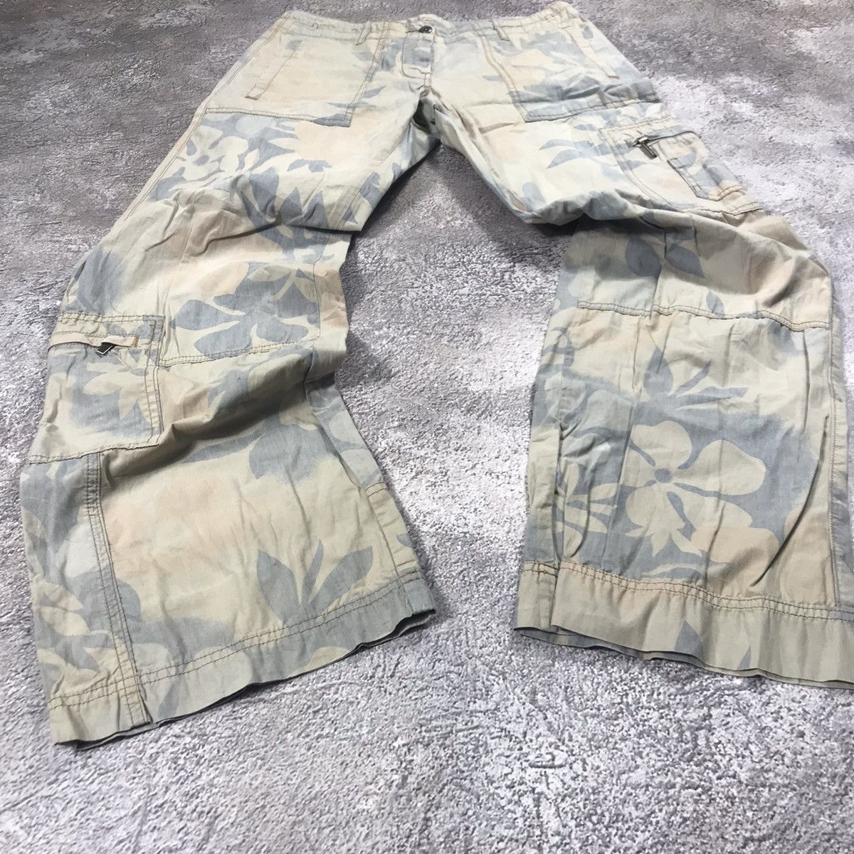 Vintage Y2K Baggy Cargo Pants All Over Print Tactical Streetwear 30 Size 30" / US 8 / IT 44 - 1 Thumbnail