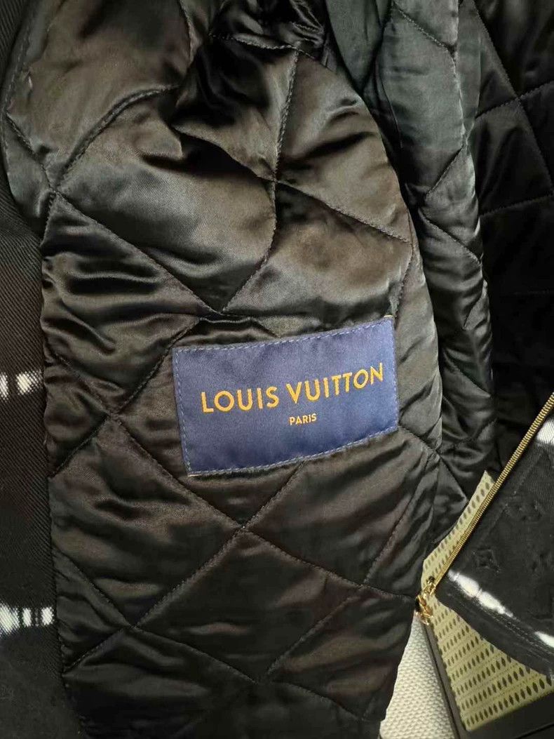 Louis Vuitton Louis Vuitton Black and white tie-dyed embossed dove denim Size US M / EU 48-50 / 2 - 7 Thumbnail