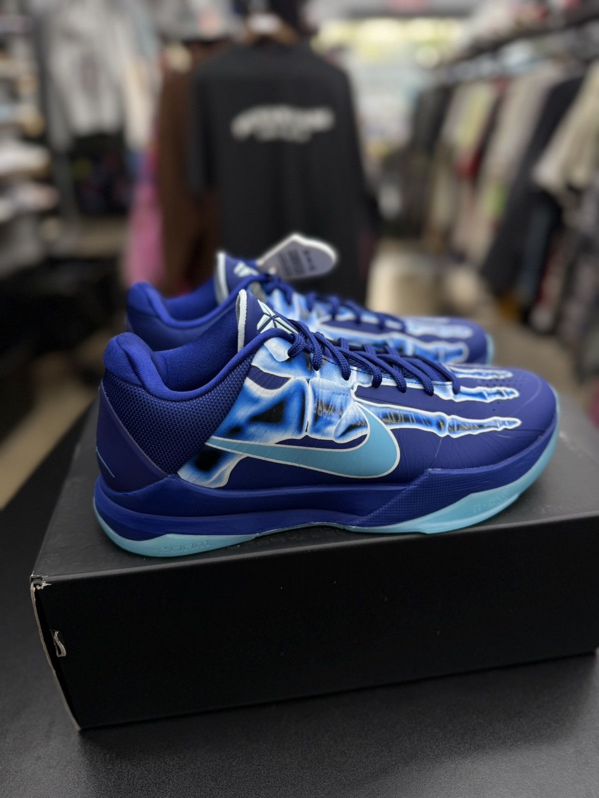 Nike Nike Kobe X-Ray Size 8.5 Brand New Size US 8.5 / EU 41-42 - 2 Thumbnail