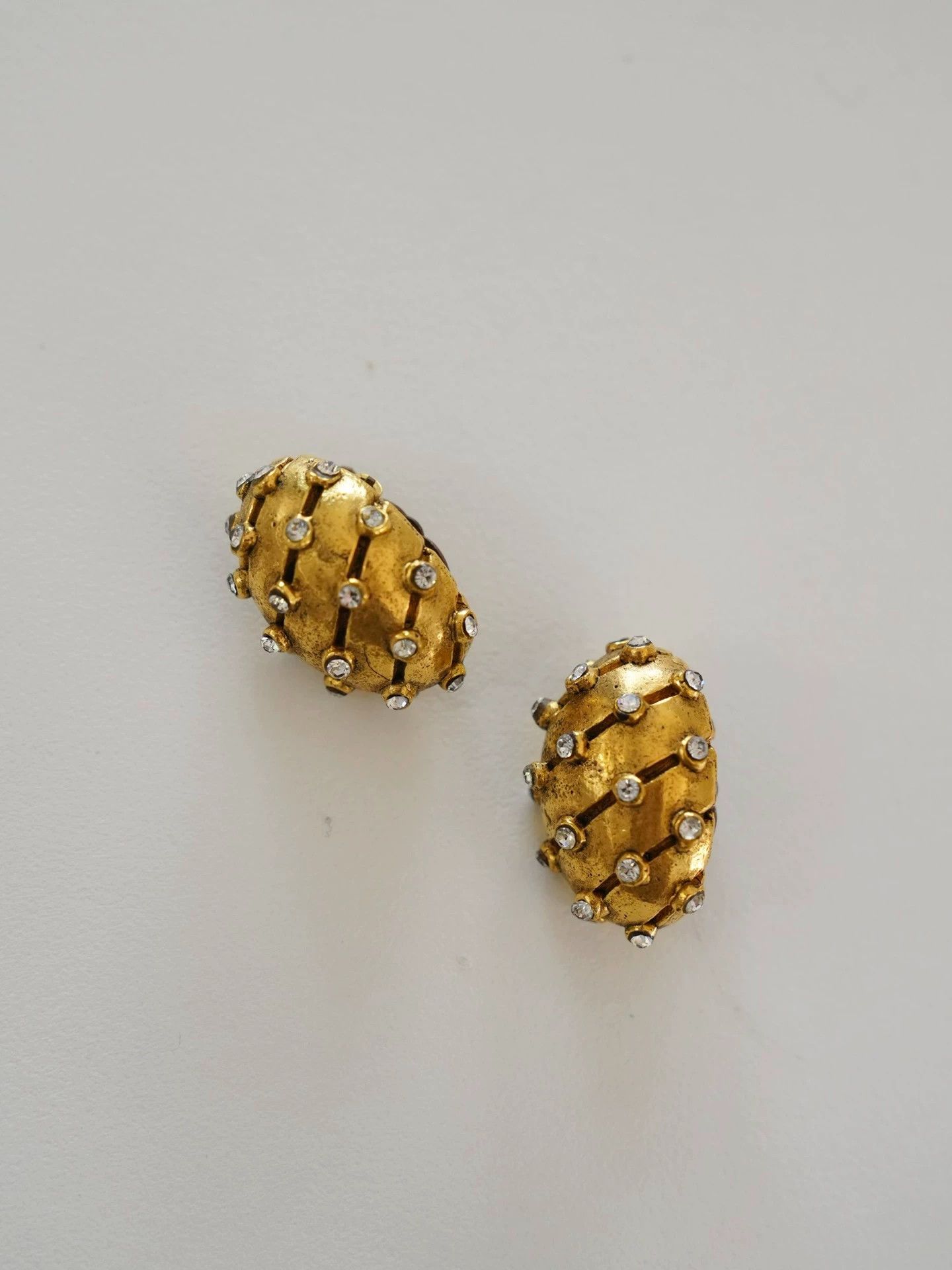 Chanel Chanel Vintage Gold-Plated Crystal Heavy Ear Clips (Rare) Size ONE SIZE - 3 Thumbnail
