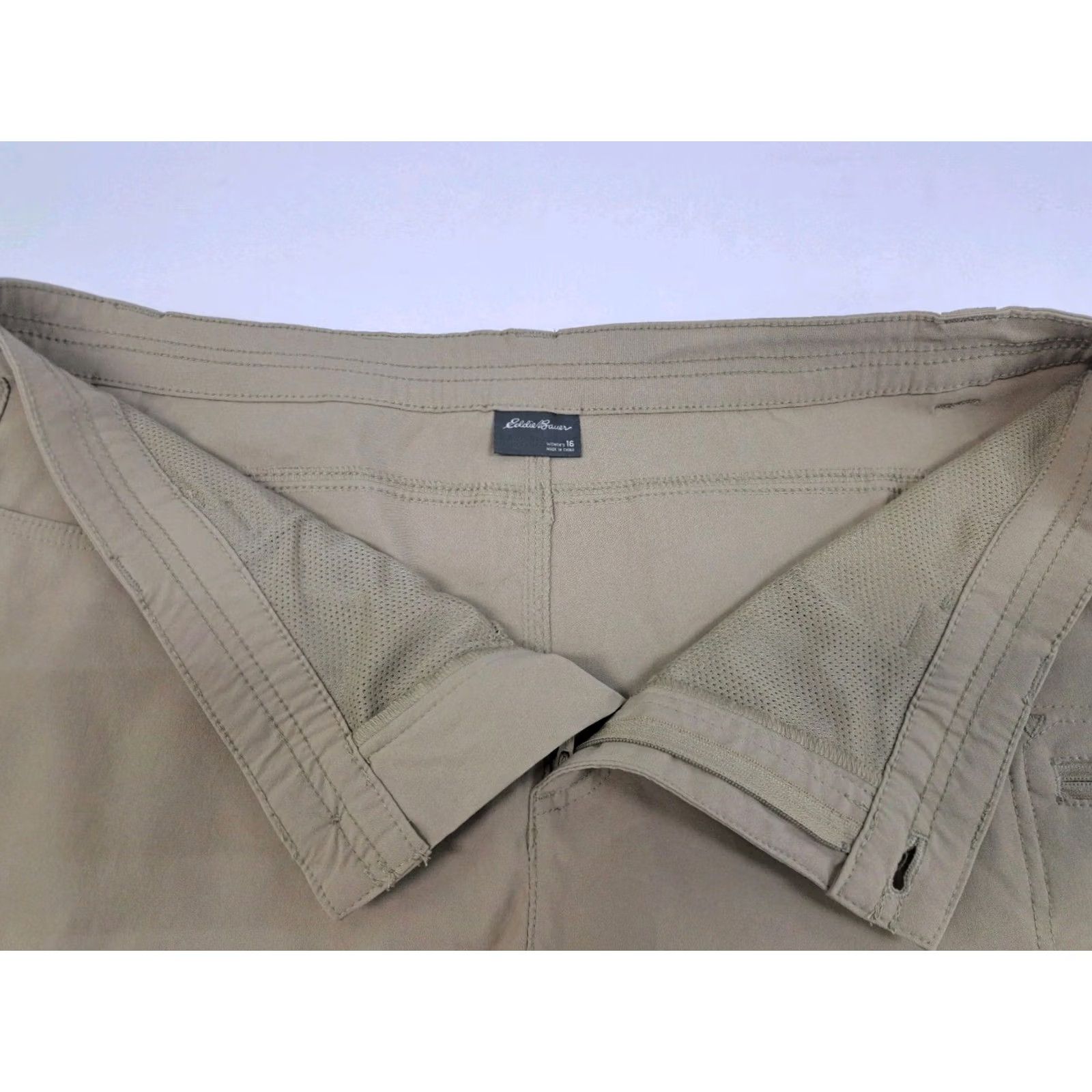 Eddie Bauer Eddie Bauer Womens Beige Chino Shorts Hiking Outdoors Size 16 Nylon Spandex Side Zip Pocket Regular Rise 7in Size 38" / US 16 / IT 52 - 4 Thumbnail