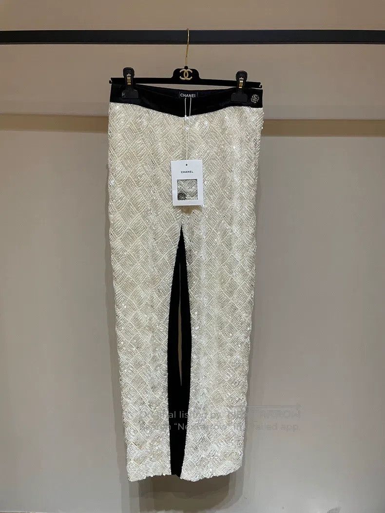 Chanel Chanel 23a handicraft workshop sequin satin stitching trou Size 25" / US 0 / IT 36 - 1 Thumbnail