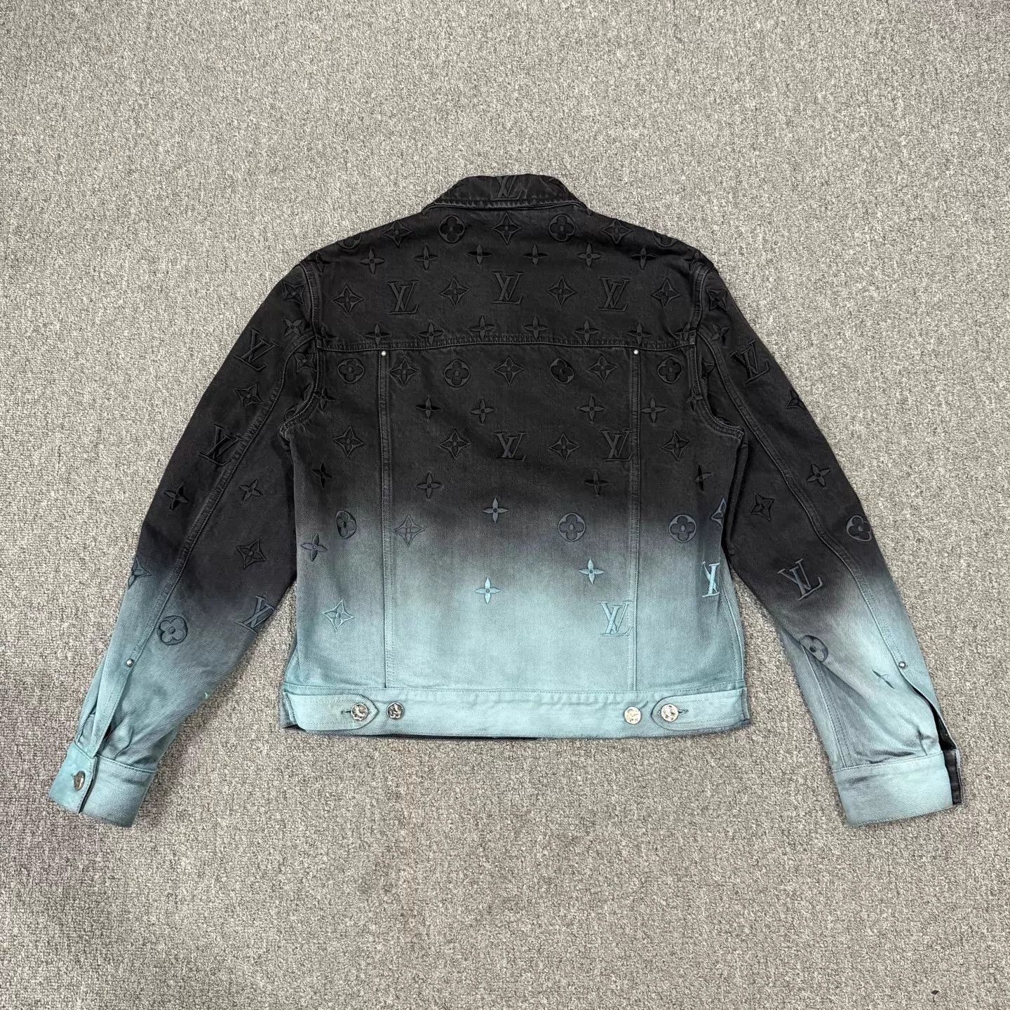Louis Vuitton LV blue-black grad embossed allover logo denim jacket 48 Size US M / EU 48-50 / 2 - 2 Thumbnail