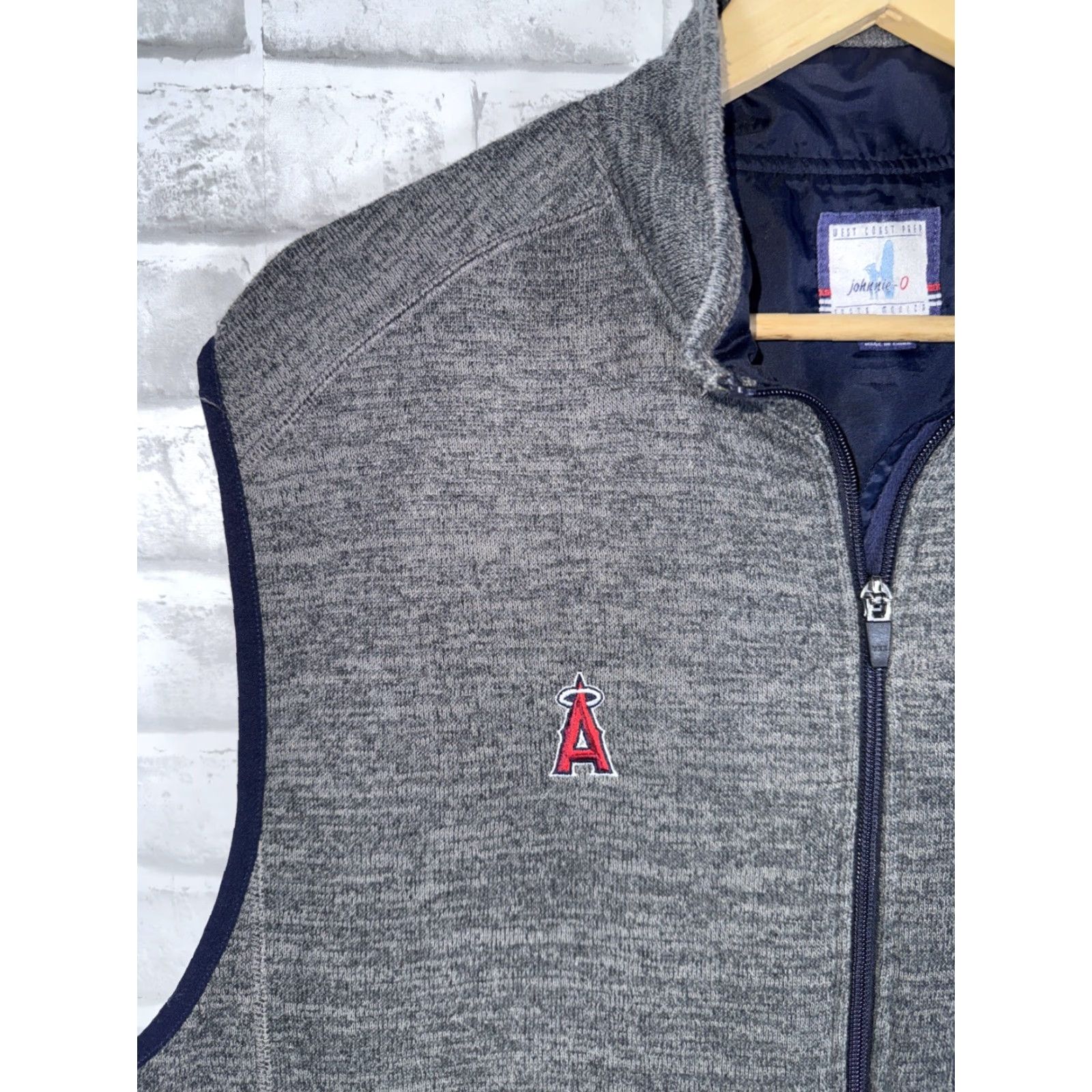 johnnie-O JOHNNIE-O Vest Mens XL Gray West Coast Prep Los Angeles Angels Size US XL / EU 56 / 4 - 2 Thumbnail