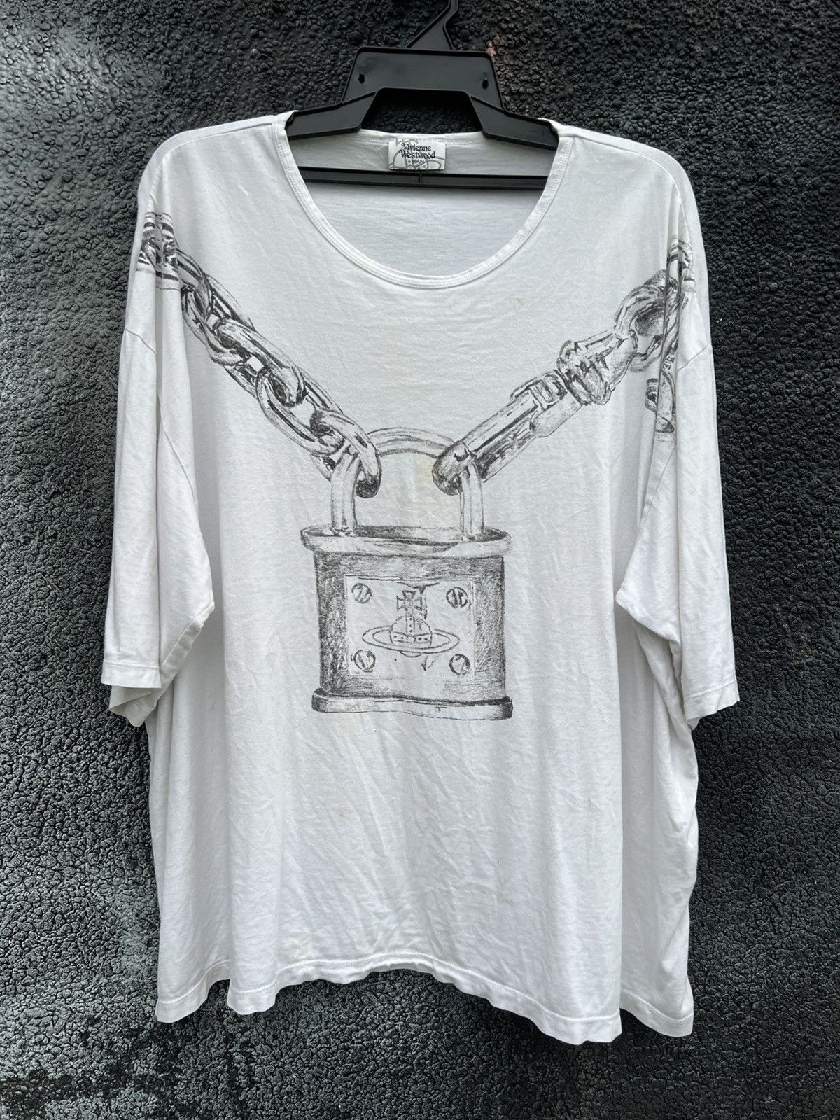 Vivienne Westwood MAN T-shirt with a chain & padlock graphic