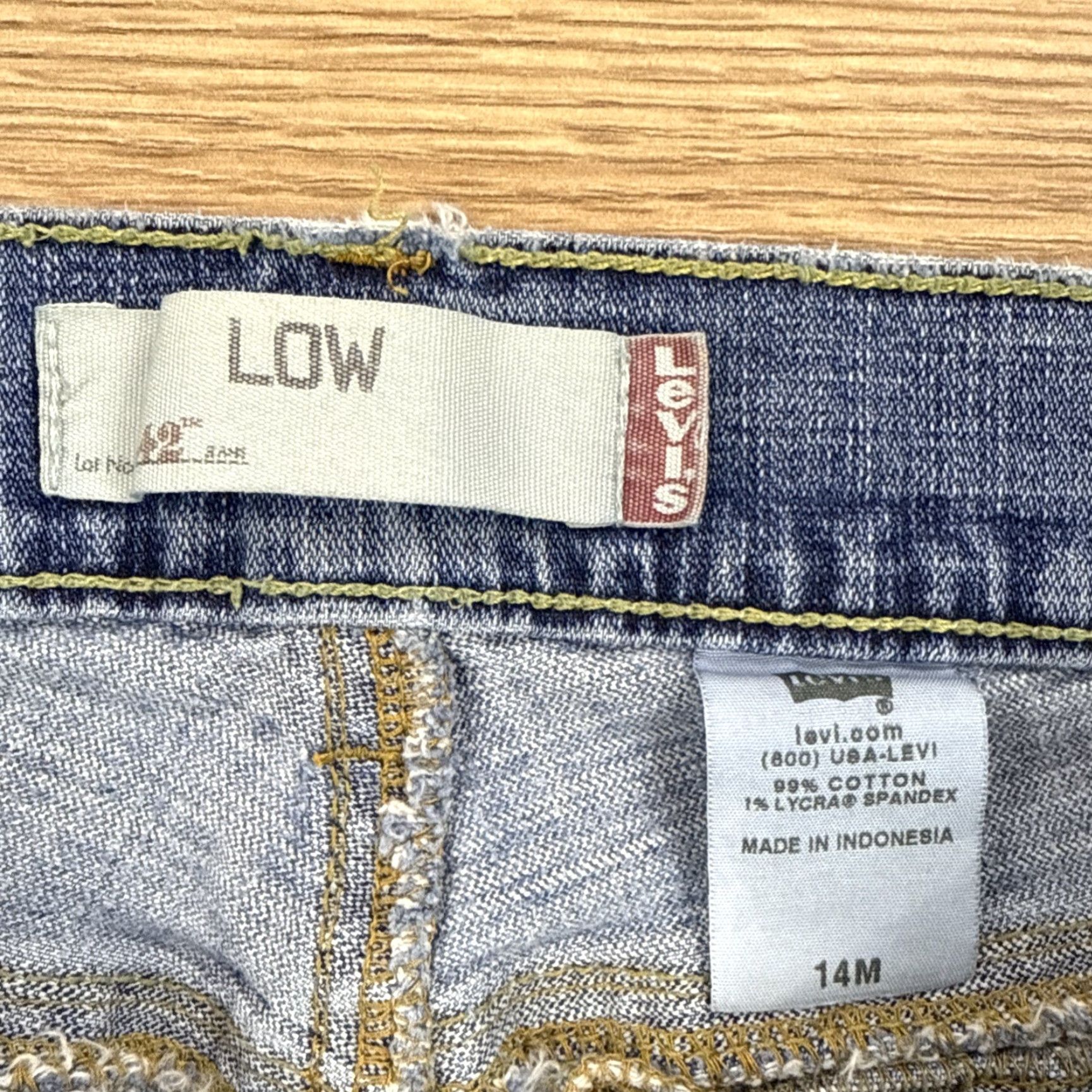 Levi's Levi’s 542 14M Denim Flap Pockets Cut-Off Shorts Women Blue 14 Pockets Damaged? No, Destroyed? No. (Note: must avoid adding words). Size 36" / US 14 / IT 50 - 2 Thumbnail