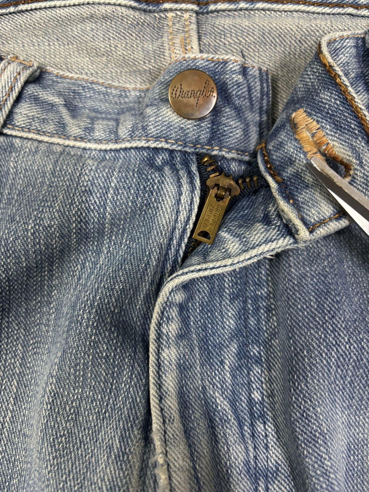 Wrangler Vintage Y2K Wrangler Blue Wash Faded Distressed Jeans Size US 34 / EU 50 - 17 Thumbnail