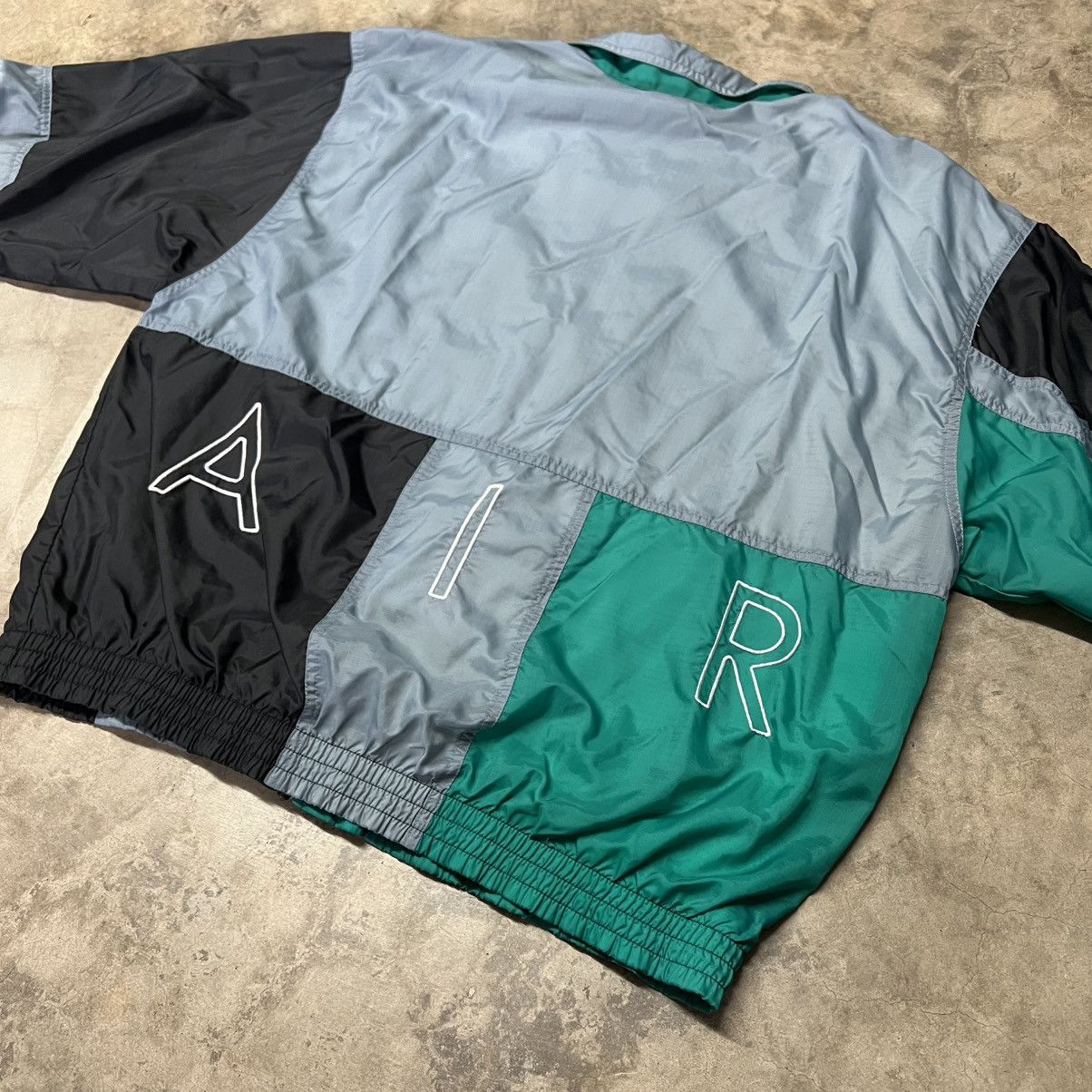 Nike × Vintage Vintage 90’s Nike Logo Full-Zip Windbreaker Jacket Size US L / EU 52-54 / 3 - 8 Thumbnail